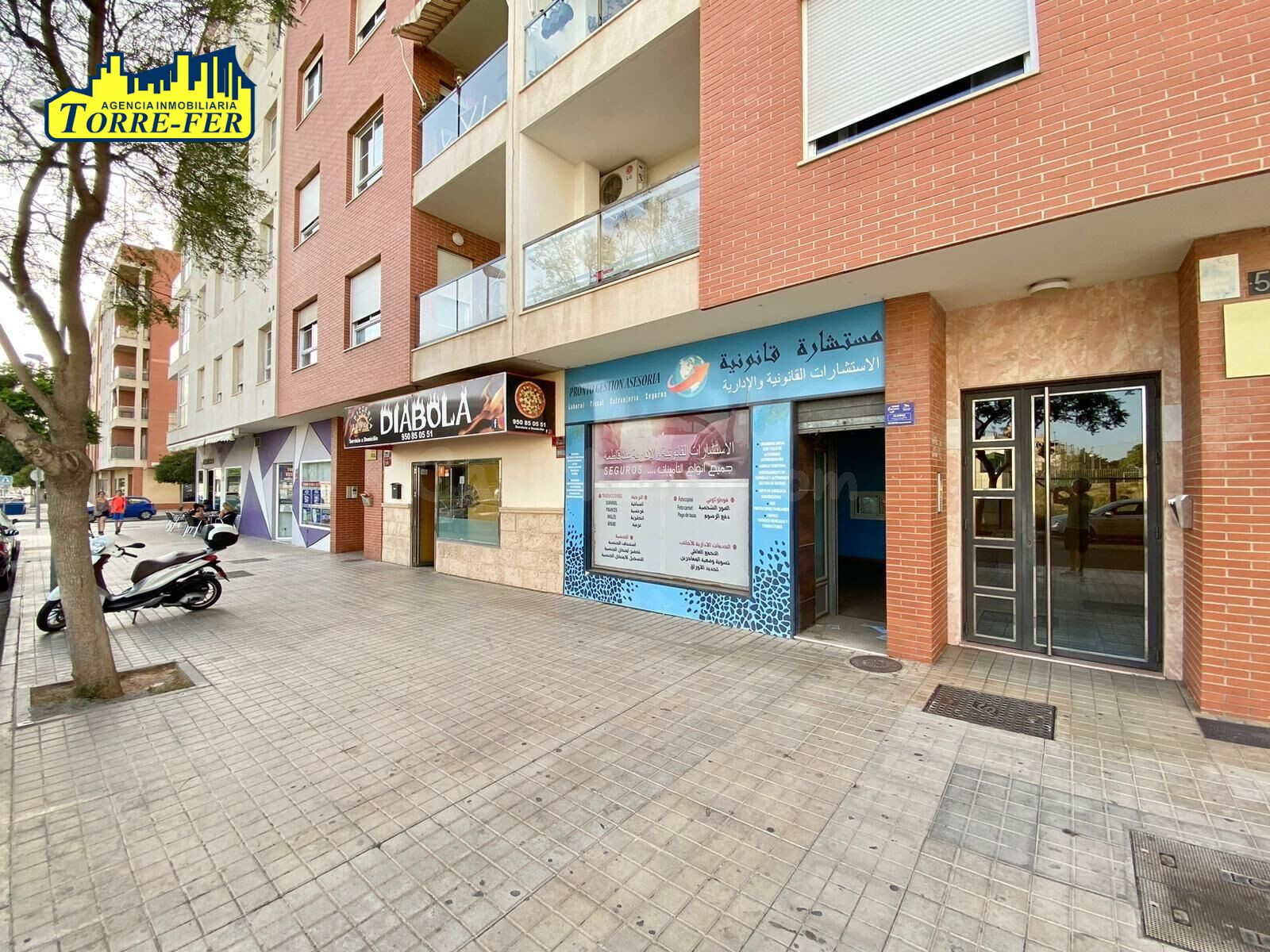 LOCAL COMERCIAL JUNTO A AVDA. MEDITARRENO Y CENTRO COMERCIAL
