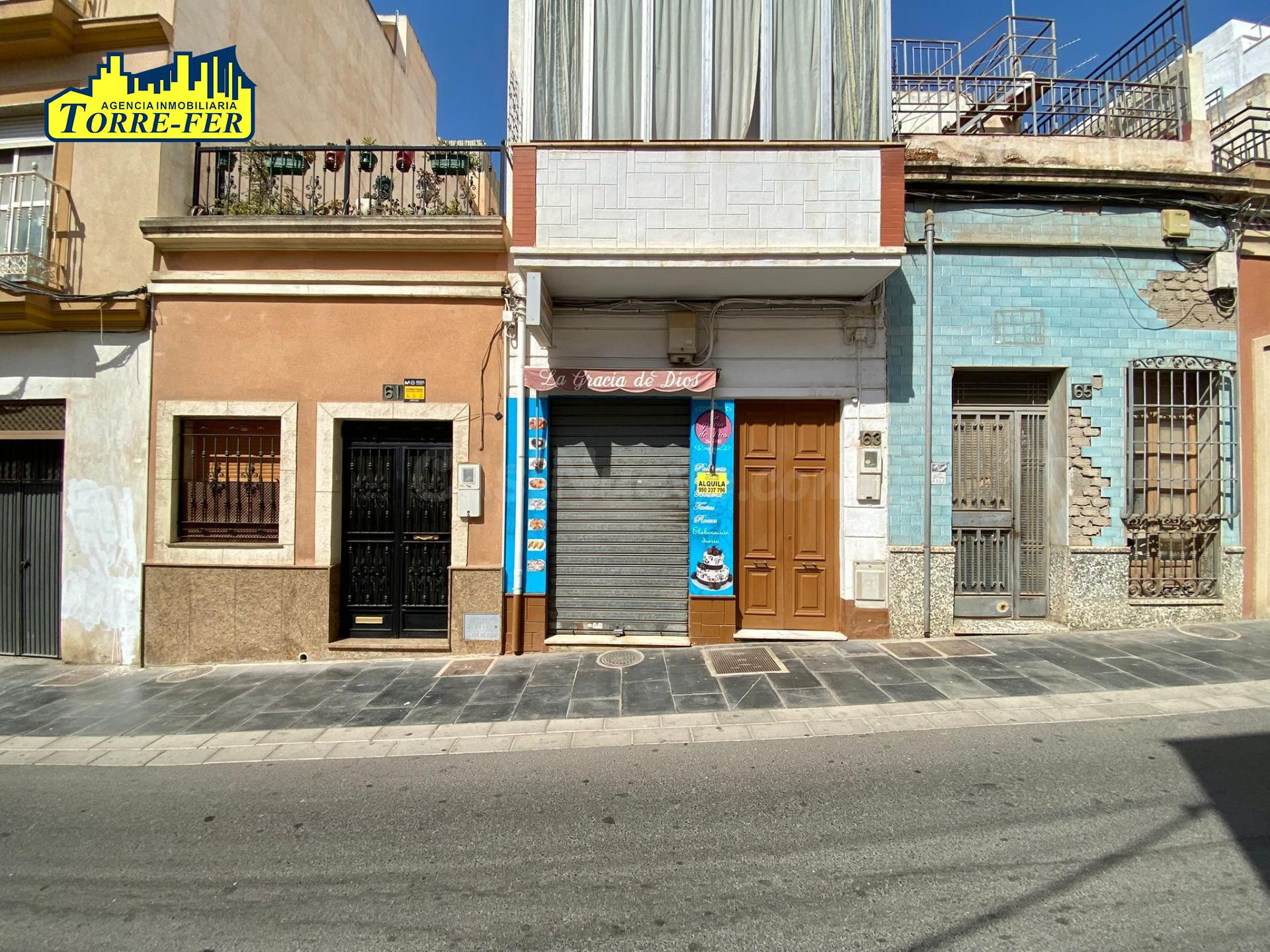 LOCAL COMERCIAL EN CALLE REGOCIJOS