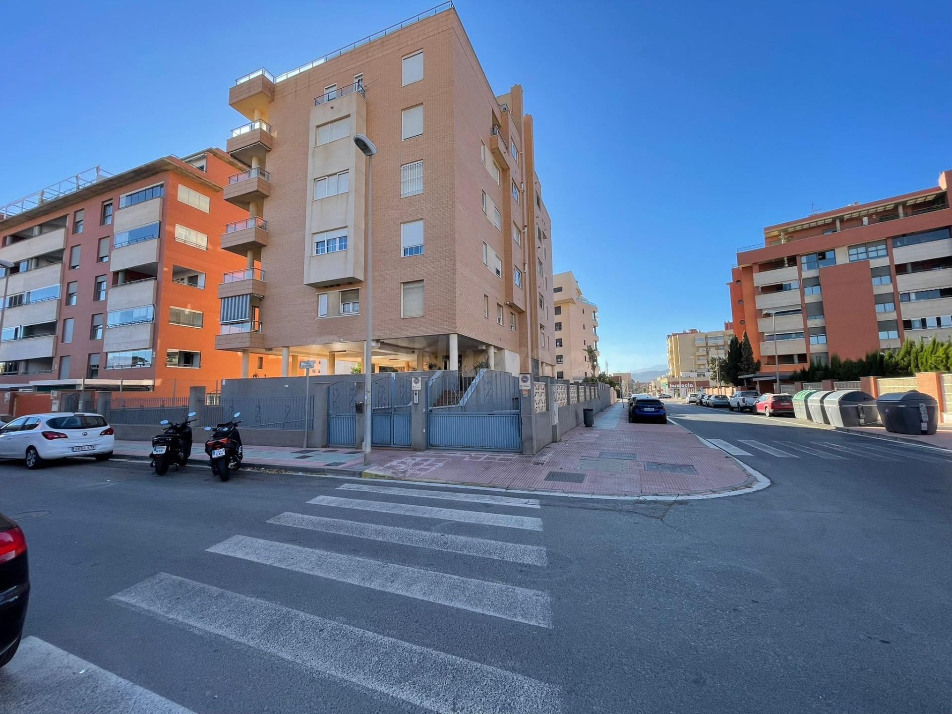 LOCAL EN SEMISOTANO EN NUEVA ALMERIA. IDEAL PARA GARAJE CON CAPACIDAD DE UNOS 18 VEHICULOS