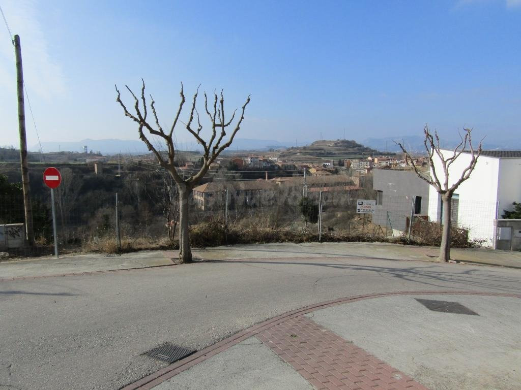 Solar en venda - Roda de Ter - Zona Esquerda