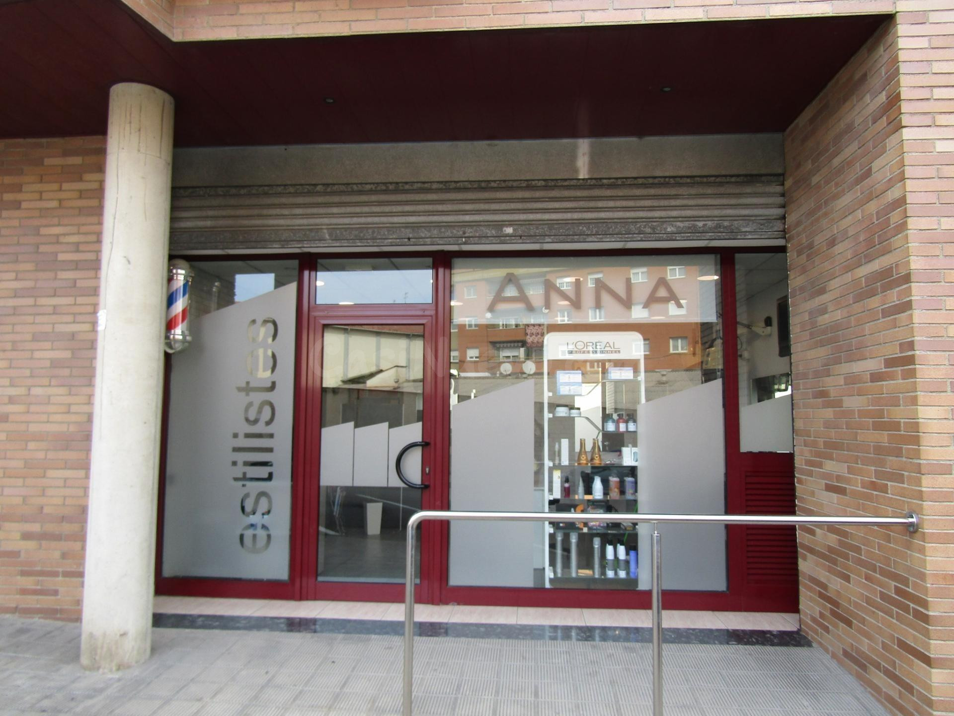 LOCAL PERRUQUERIA EN VENDA - RODA DE TER CENTRE