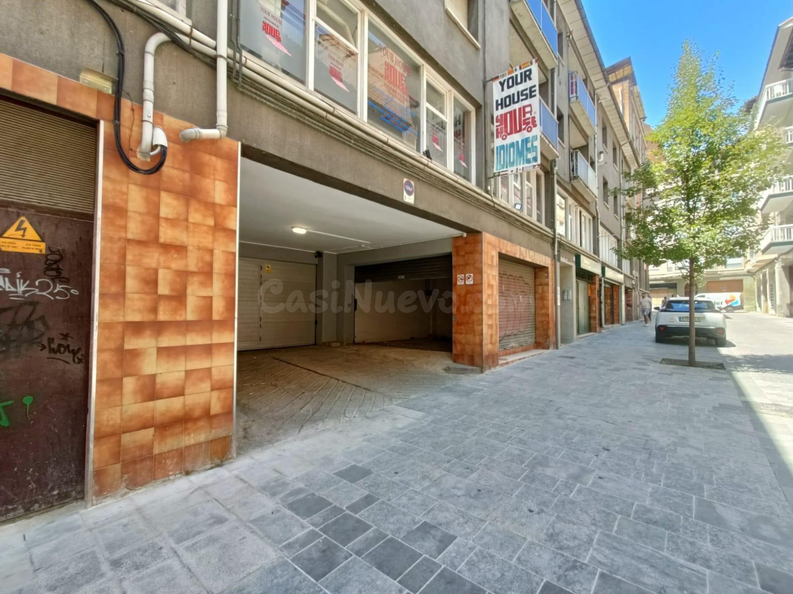 PÀRQUING TIPUS BOX / COTXE PETIT/ LOCAL O MAGATZEM