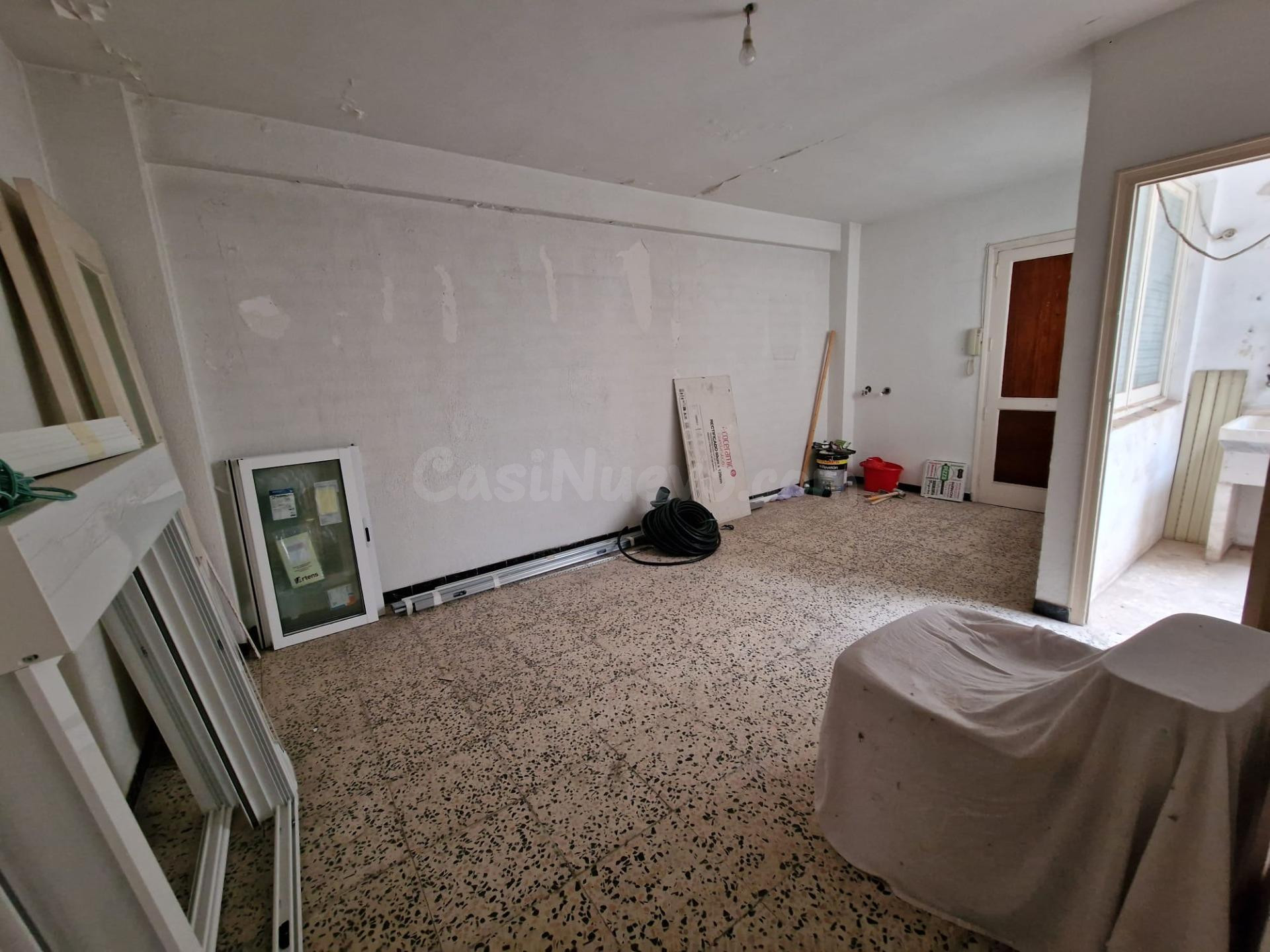 OCASIÓN! VIVIENDA PARA REFORMAR A SU GUSTO A UN PASO DEL CENTRO