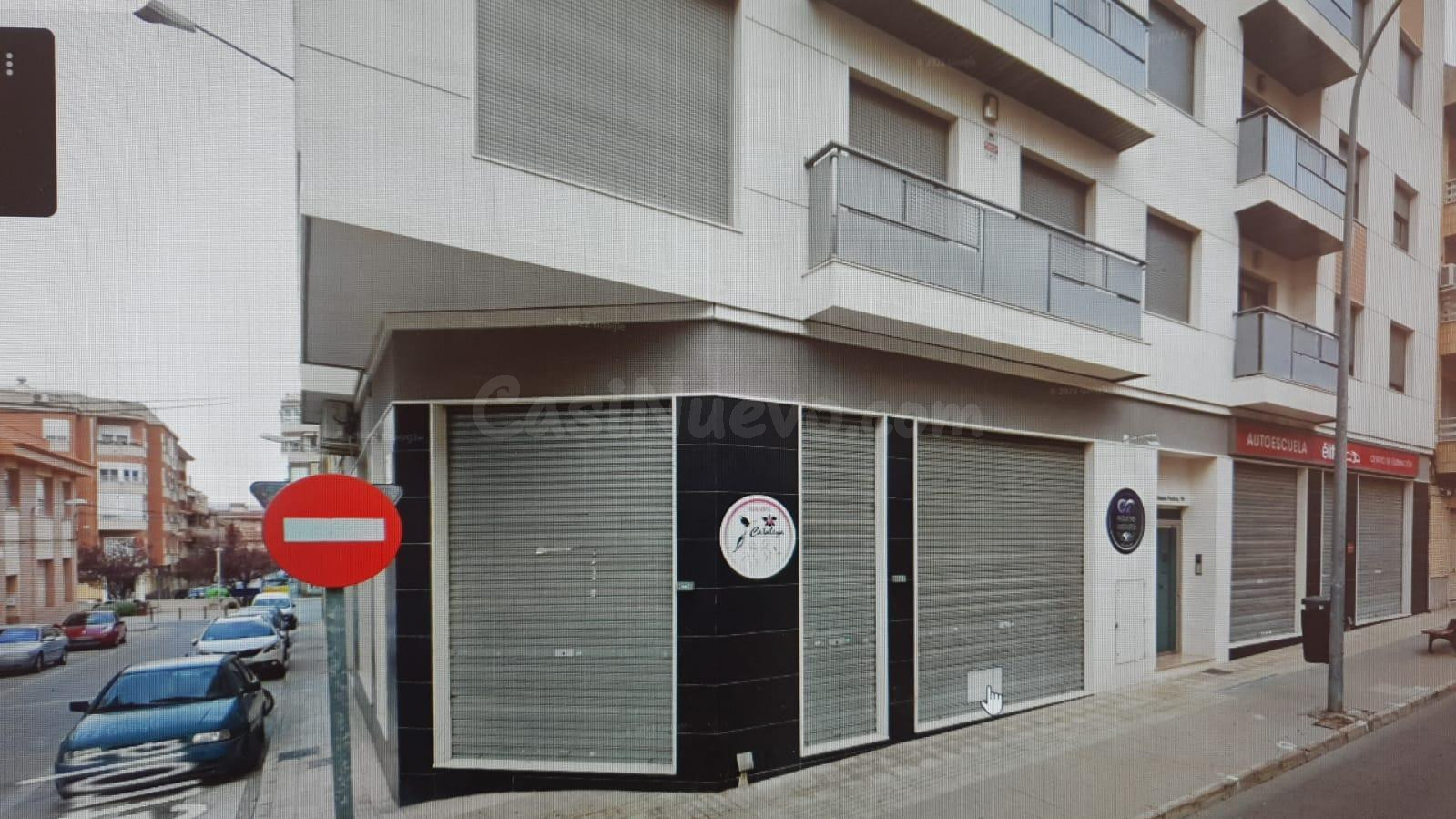 SENSACIONAL LOCAL COMERCIAL EN ZONA INMEJORABLE DE PETRER
