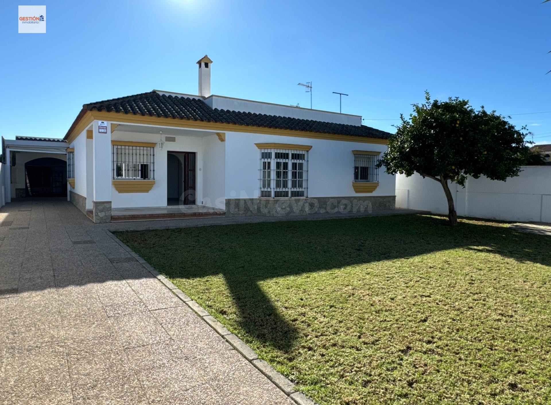 Casa de una sola planta con jardín en Rompeserones