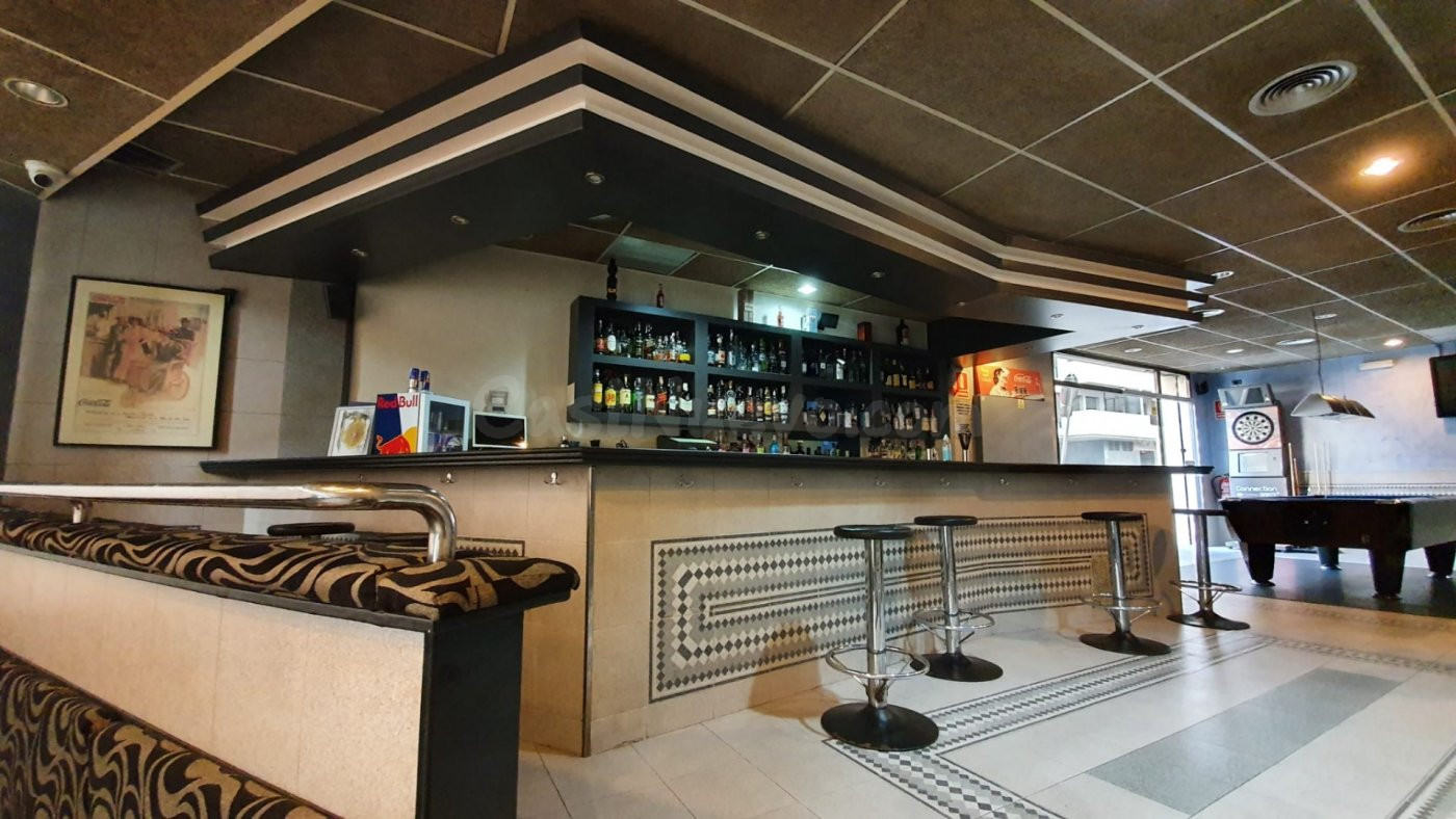 Bar de copas musical en Igualada