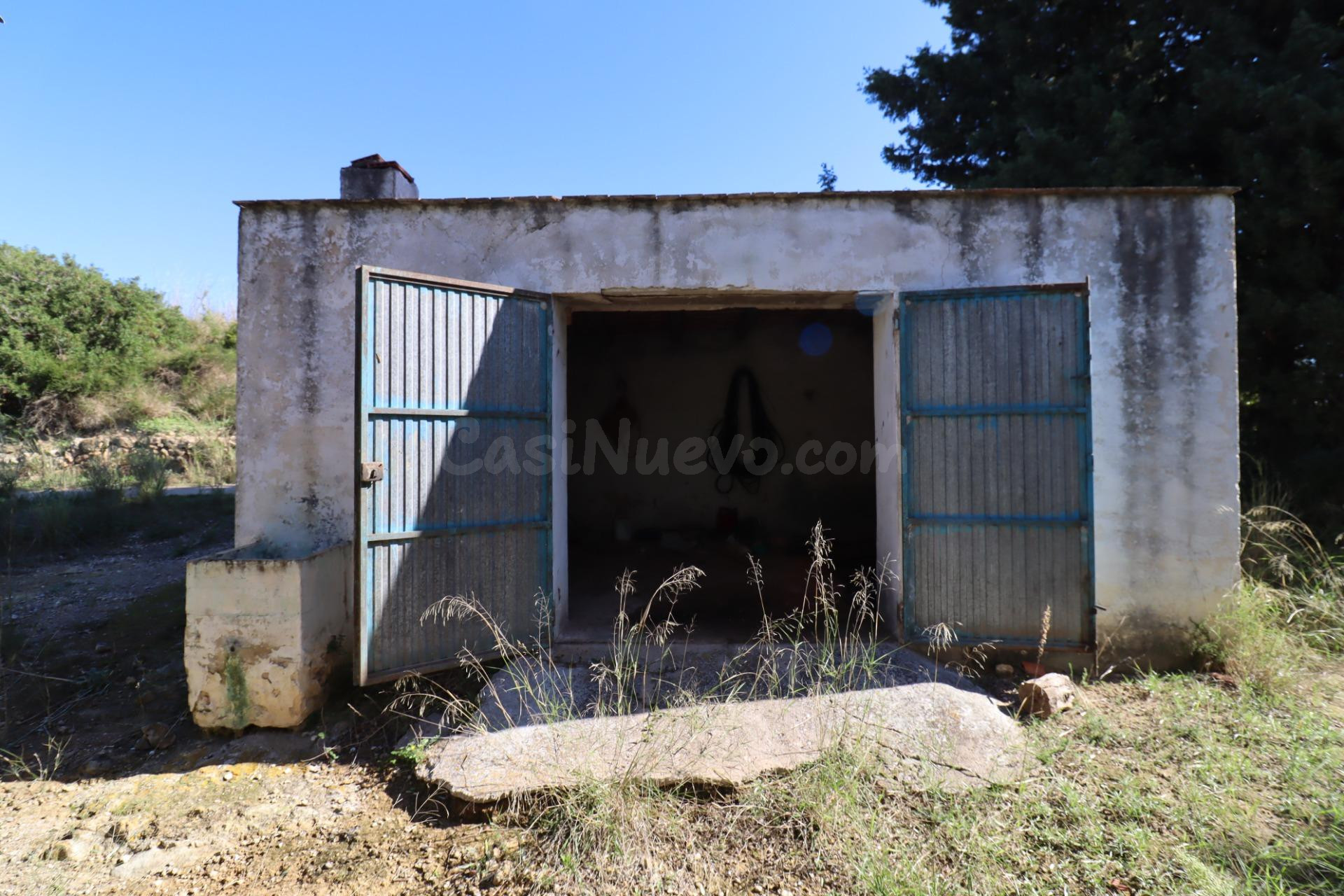 Finca rústica con almacén y balsa - foto 4