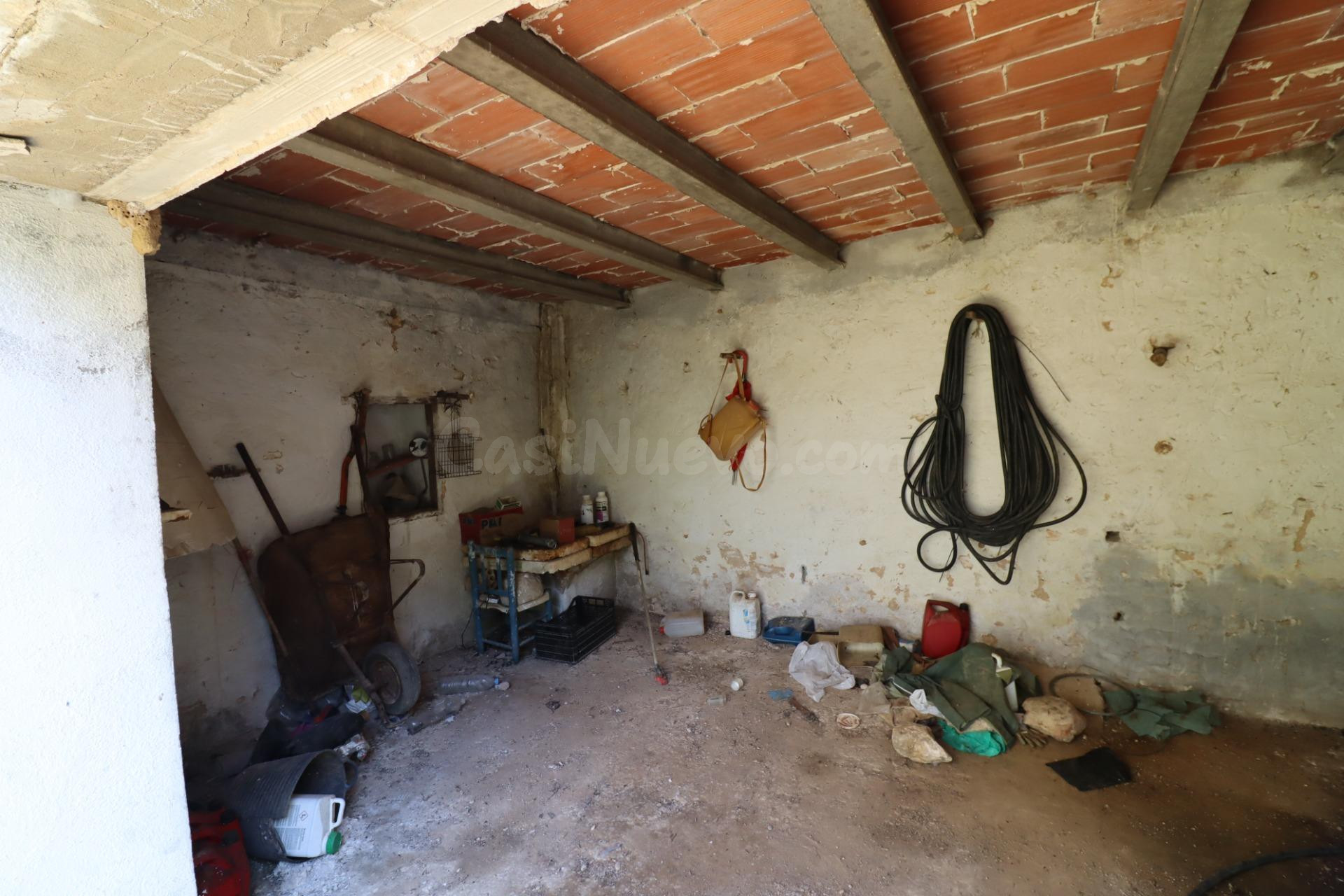 Finca rústica con almacén y balsa - foto 5
