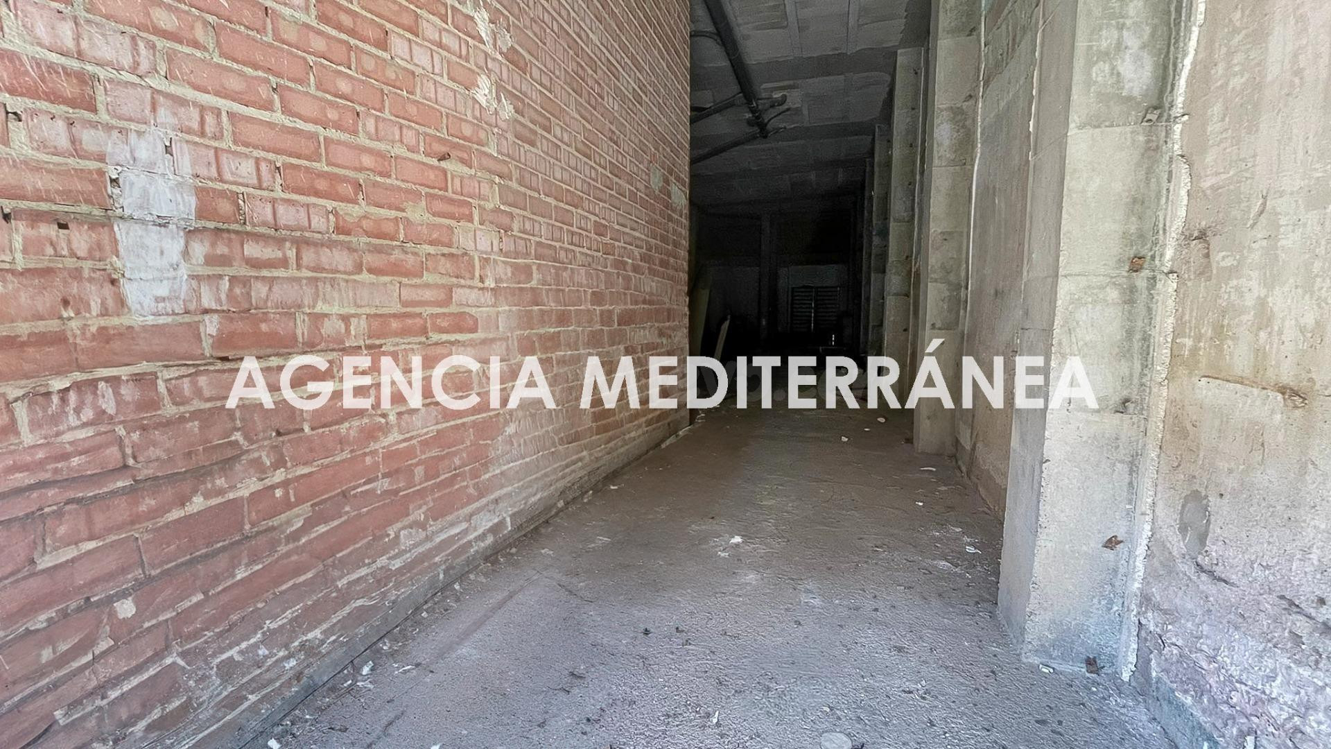 Local comercial diáfano con muchas posibilidades