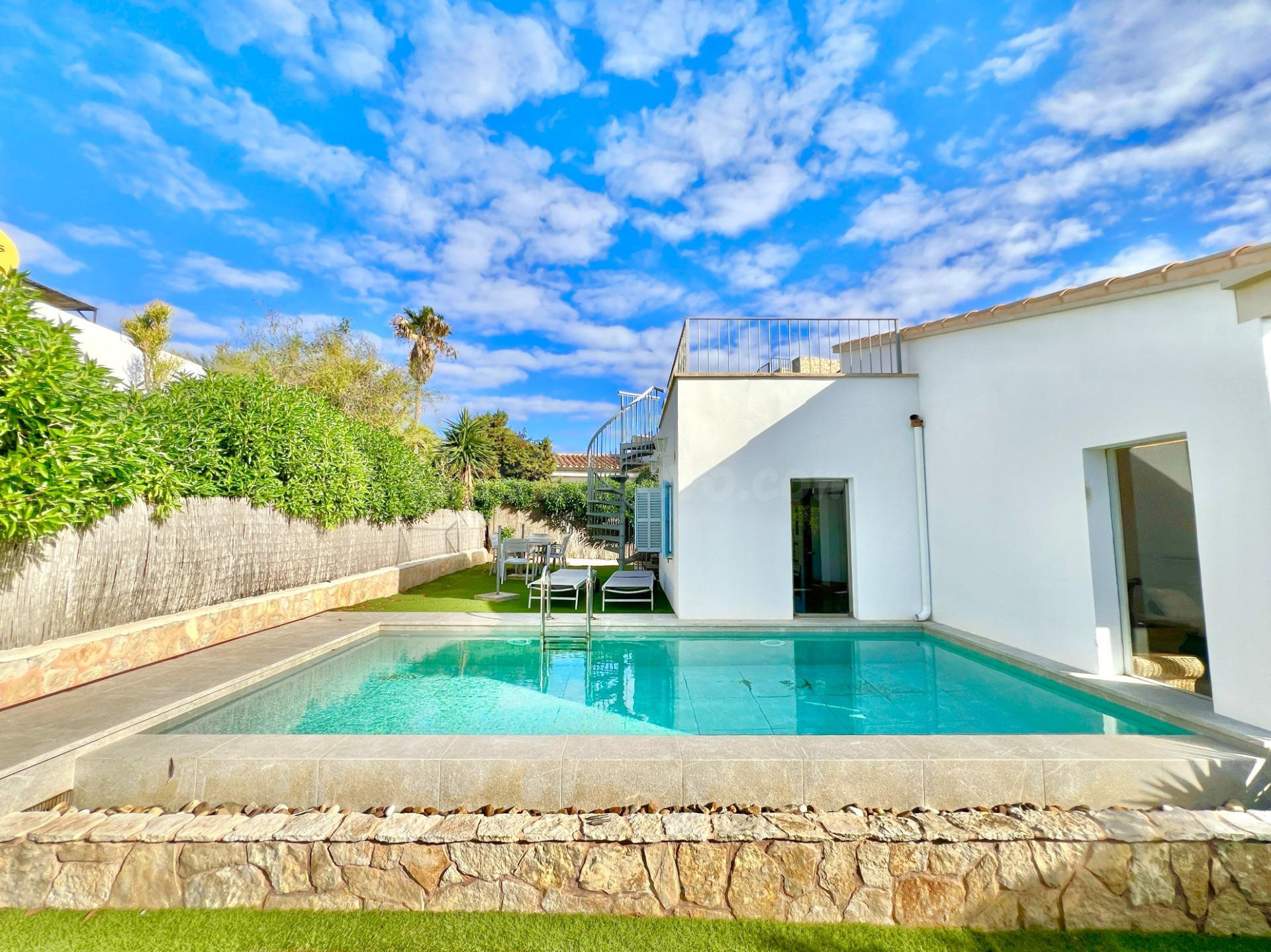 Preciosa casa independiente reformada con piscina a pocos metros del mar – Cala Figuera