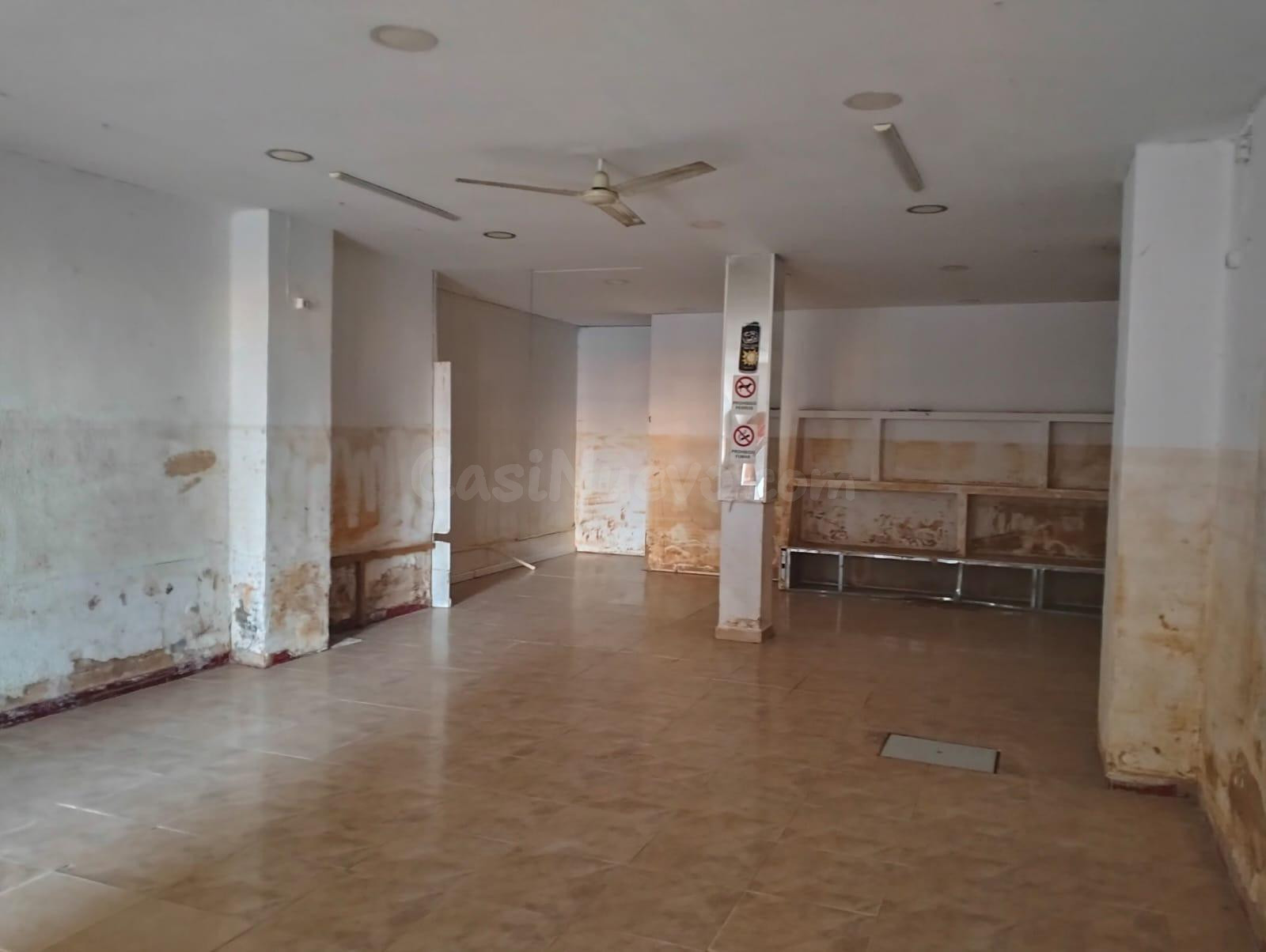 En venta local en Alfafar zona vías del tren