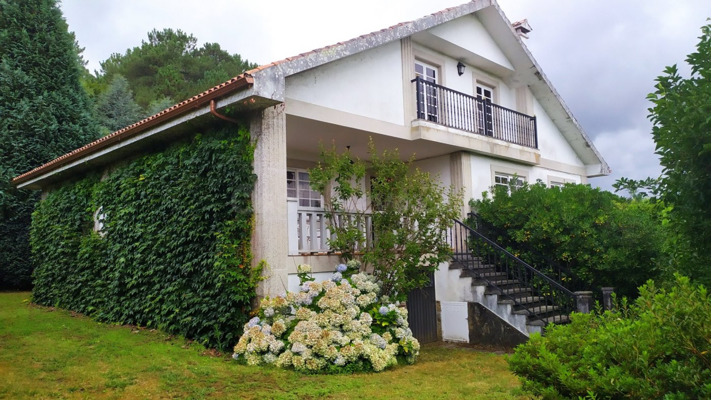 CHALET EN VENTA EN BRIÓN