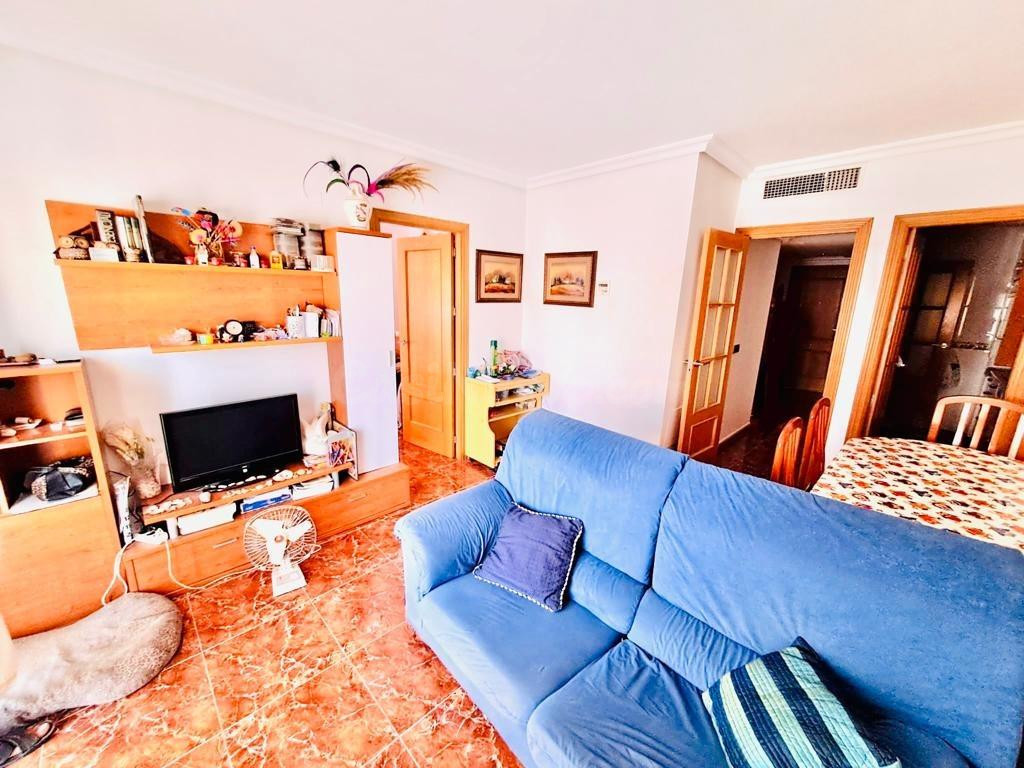 Piso de 3 dormitorios, plaza de garaje y 2 trasteros en zona