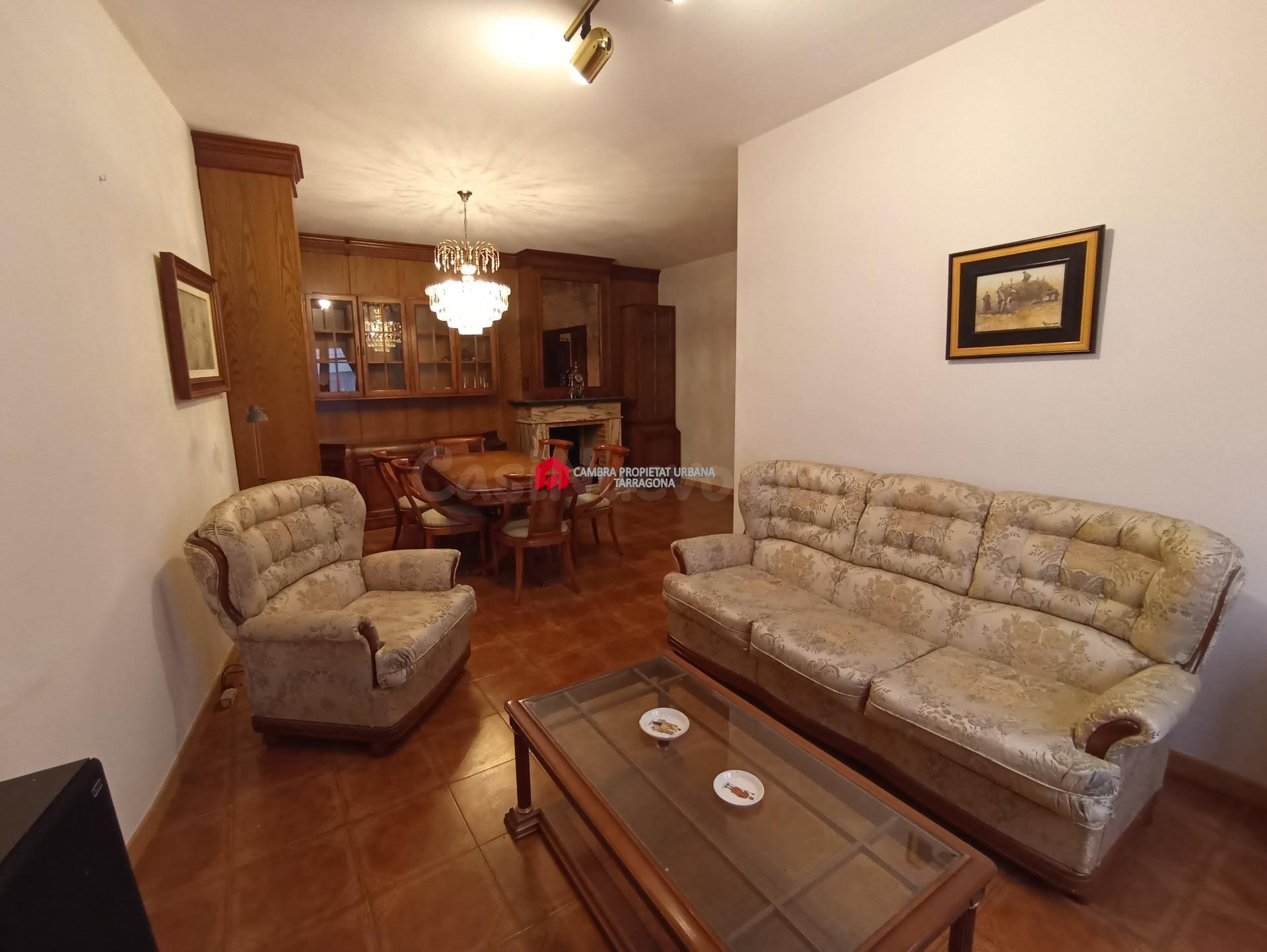 CASA EN VENTA EN TORTOSA CON LOCAL COMERCIAL SITUADA EN EL CENTRO