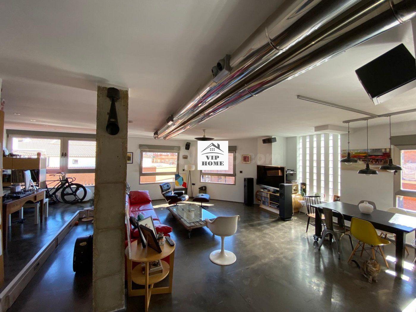 VENDE INCREÍBLE PISO CON GRANDES CALIDADES Y LUMINOSO EN LA ZONA CÉNTRICA DE ALBACETE.
