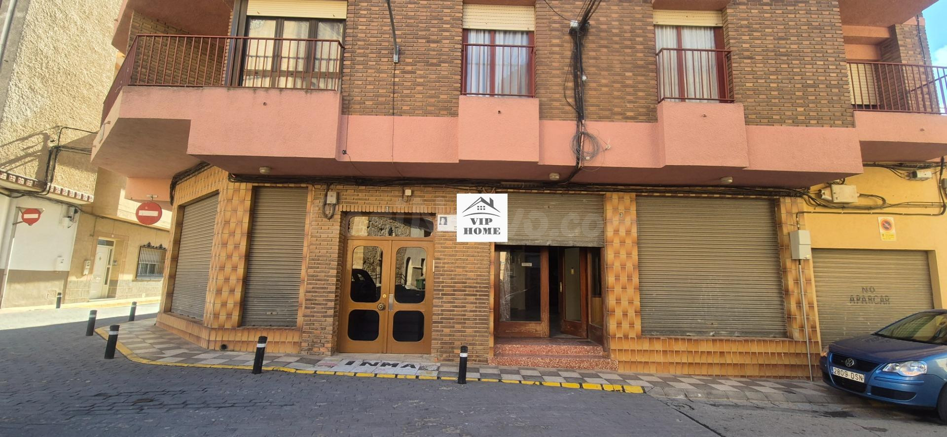 Se alquila LOCAL