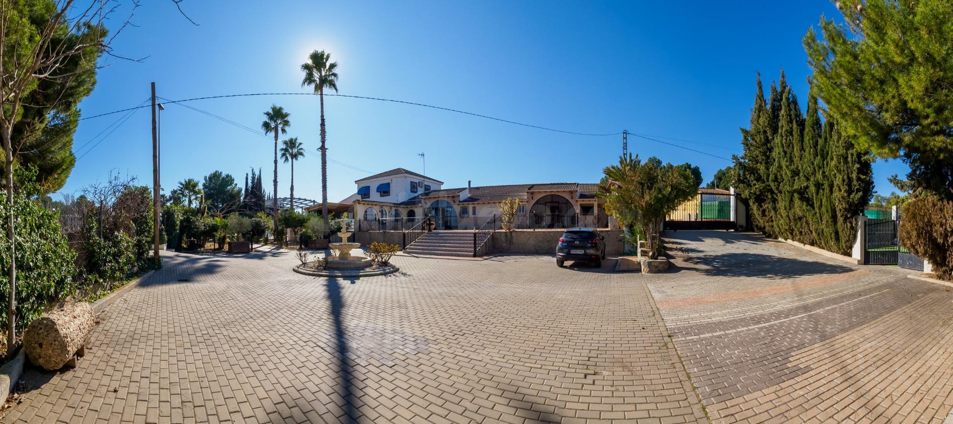 Chalet Villa La Molineta en zona Alicante/ Sax