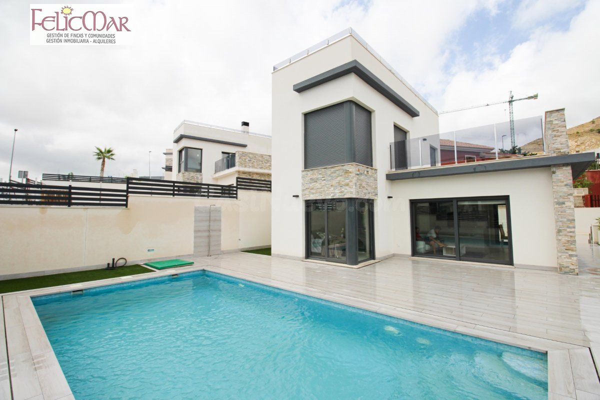 VILLA  DE LUJO A ESTRENAR Y AMUEBLADA  PARA ENTRAR  A VIVIR EN ZONA  FINESTRAT HILLS