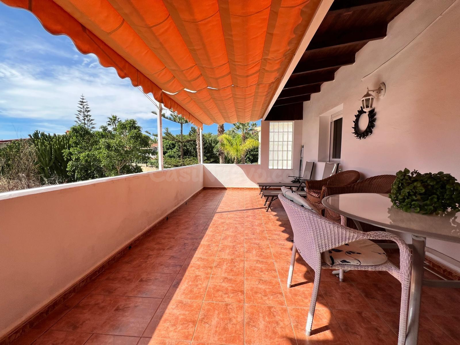 CHALET INDEPENDIENTE CON APARTAMENTO Y PISCINA PRIVADA. - foto 2