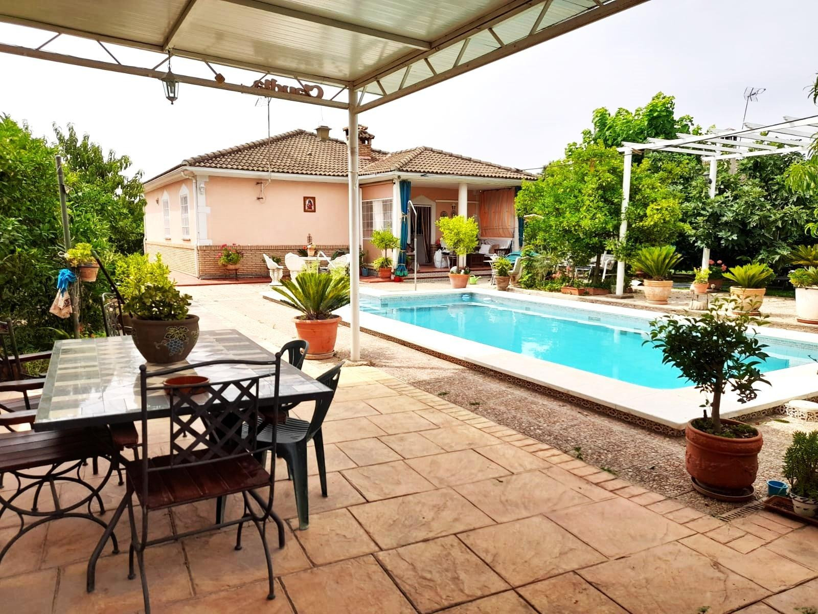 BONITA PARCELA RUSTICA CON CASA Y PISCINA. NO HIPOTECABLE!!!
