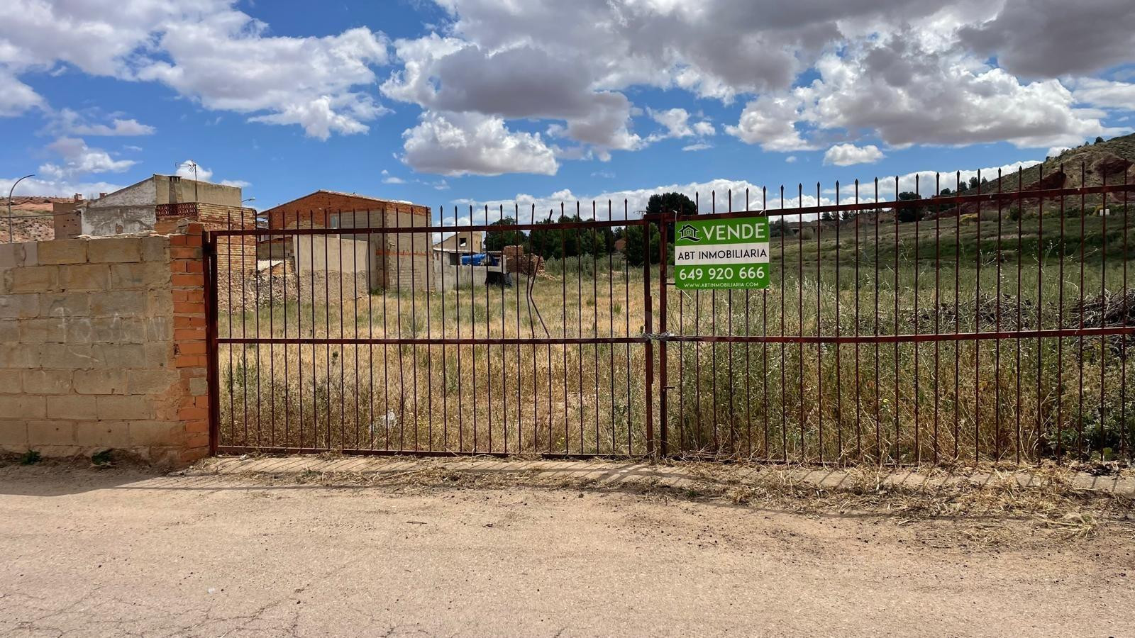 Terreno urbano en venta en Fuentealbilla, Albacete