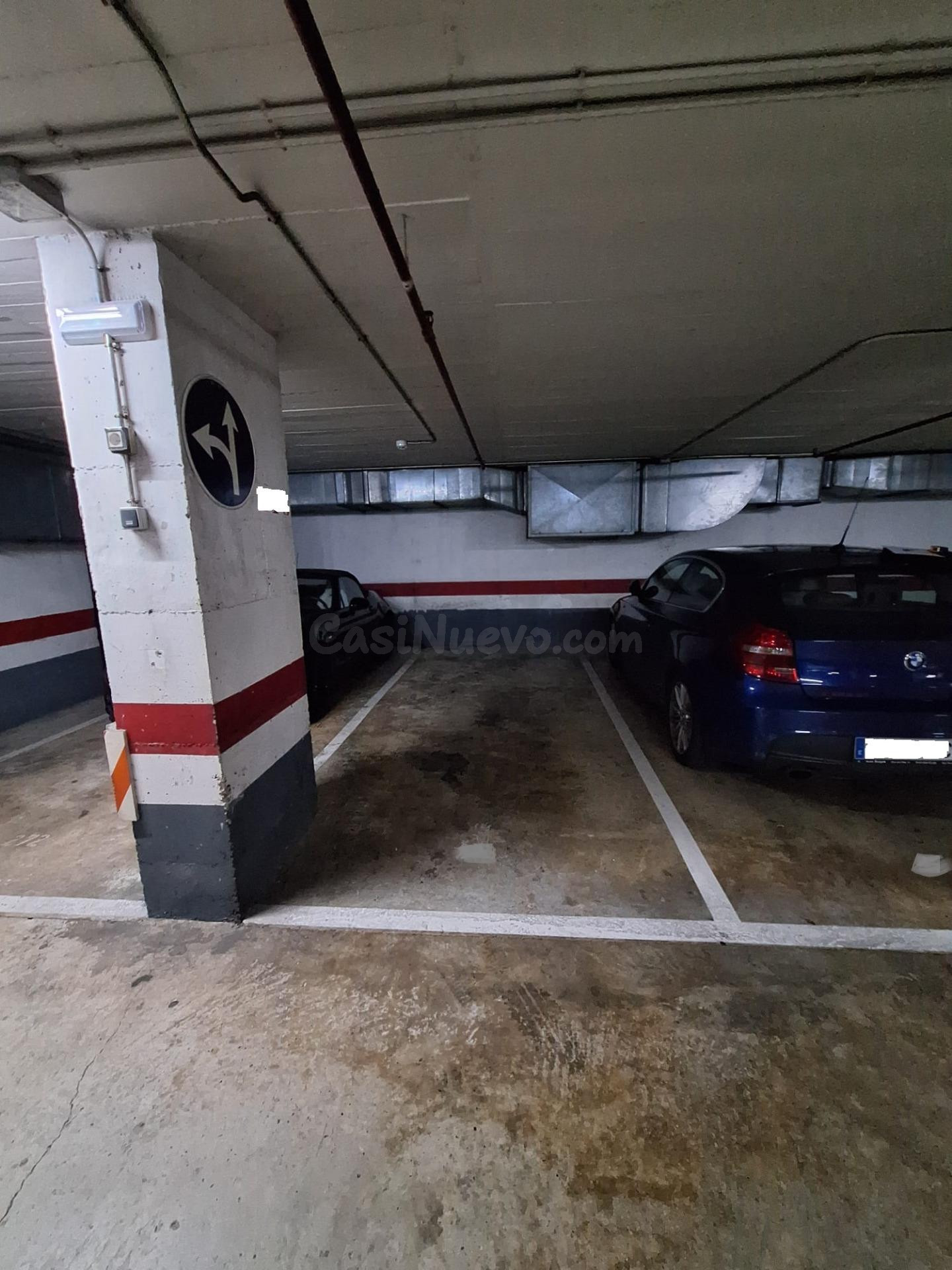 Plaza parking en complejo Mundet.
