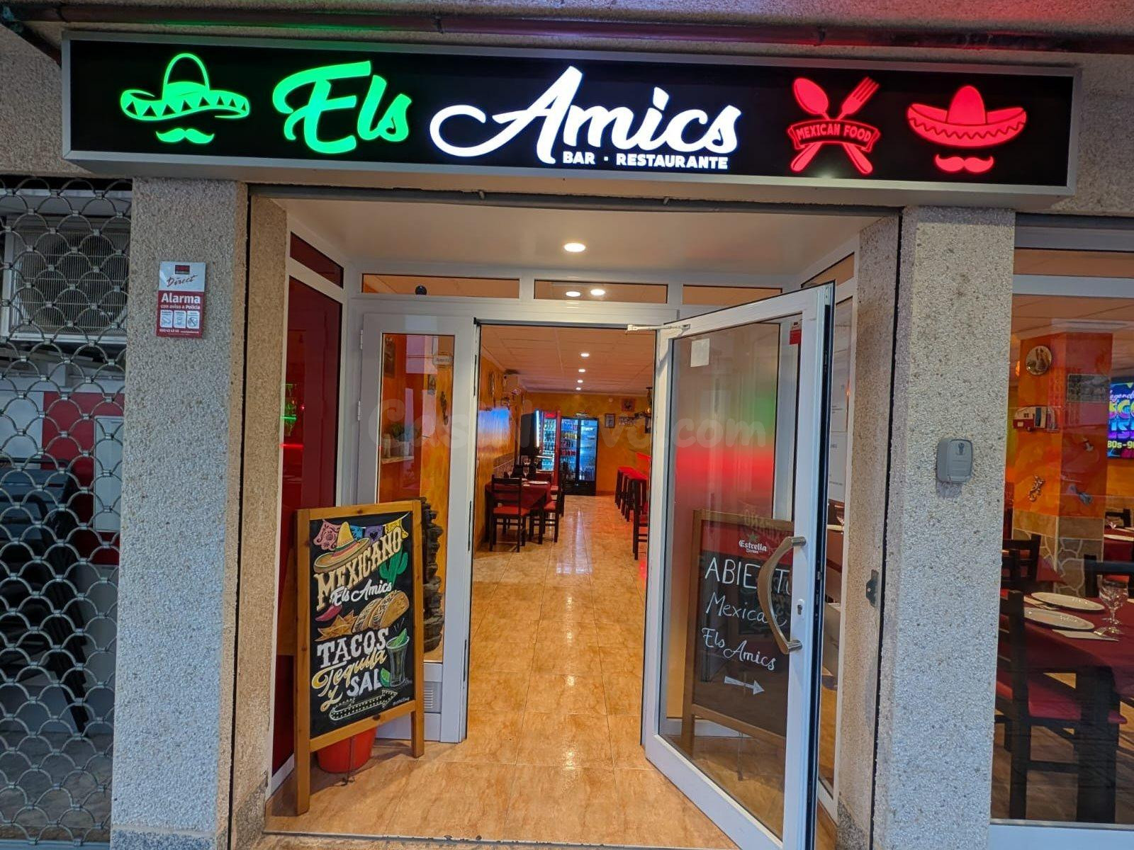LOCAL EN VENTA A 30 METROS DEL MAR!