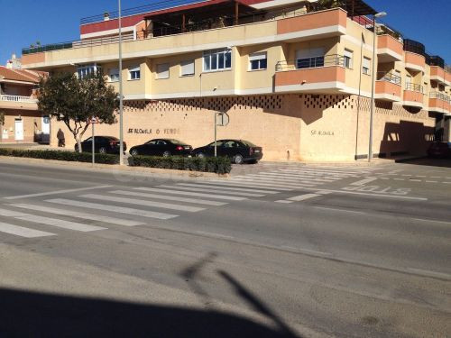 AMPLIO LOCAL COMERCIAL EN PILAR DE LA HORADADA