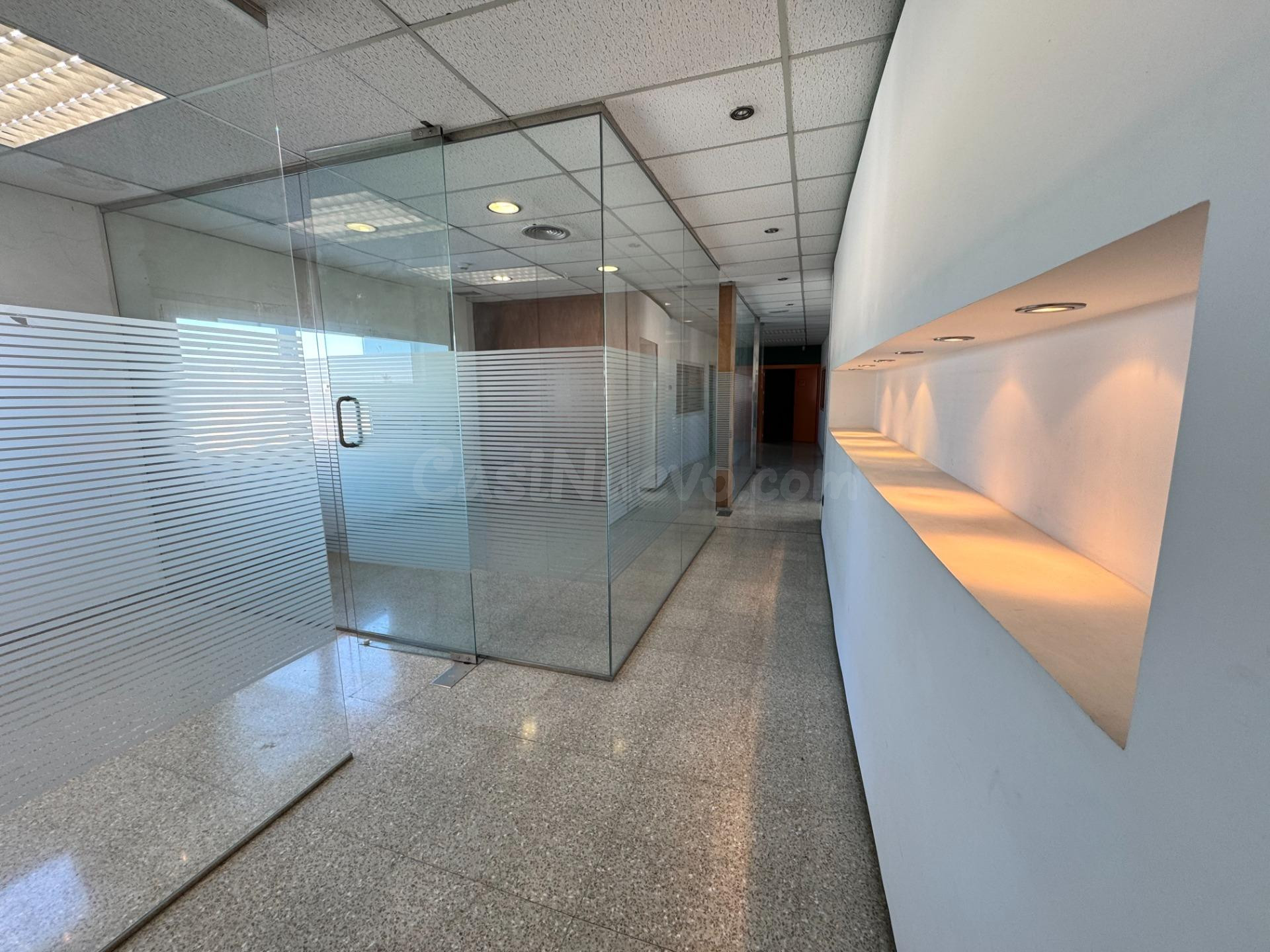 Se alquilan excelentes oficinas en Puente Tocinos.