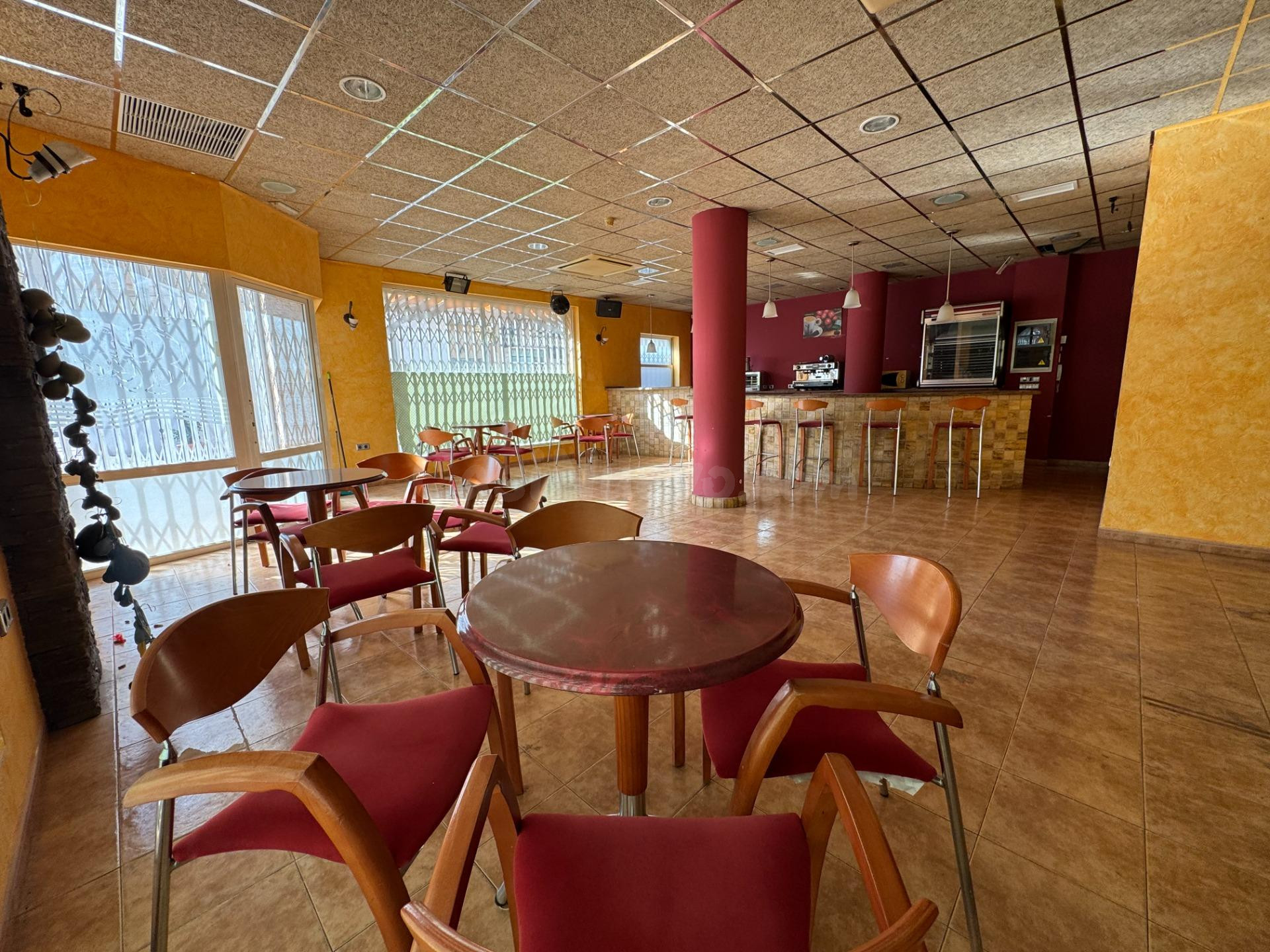 Se vende local comercial en el centro de las Torres de Cotillas.