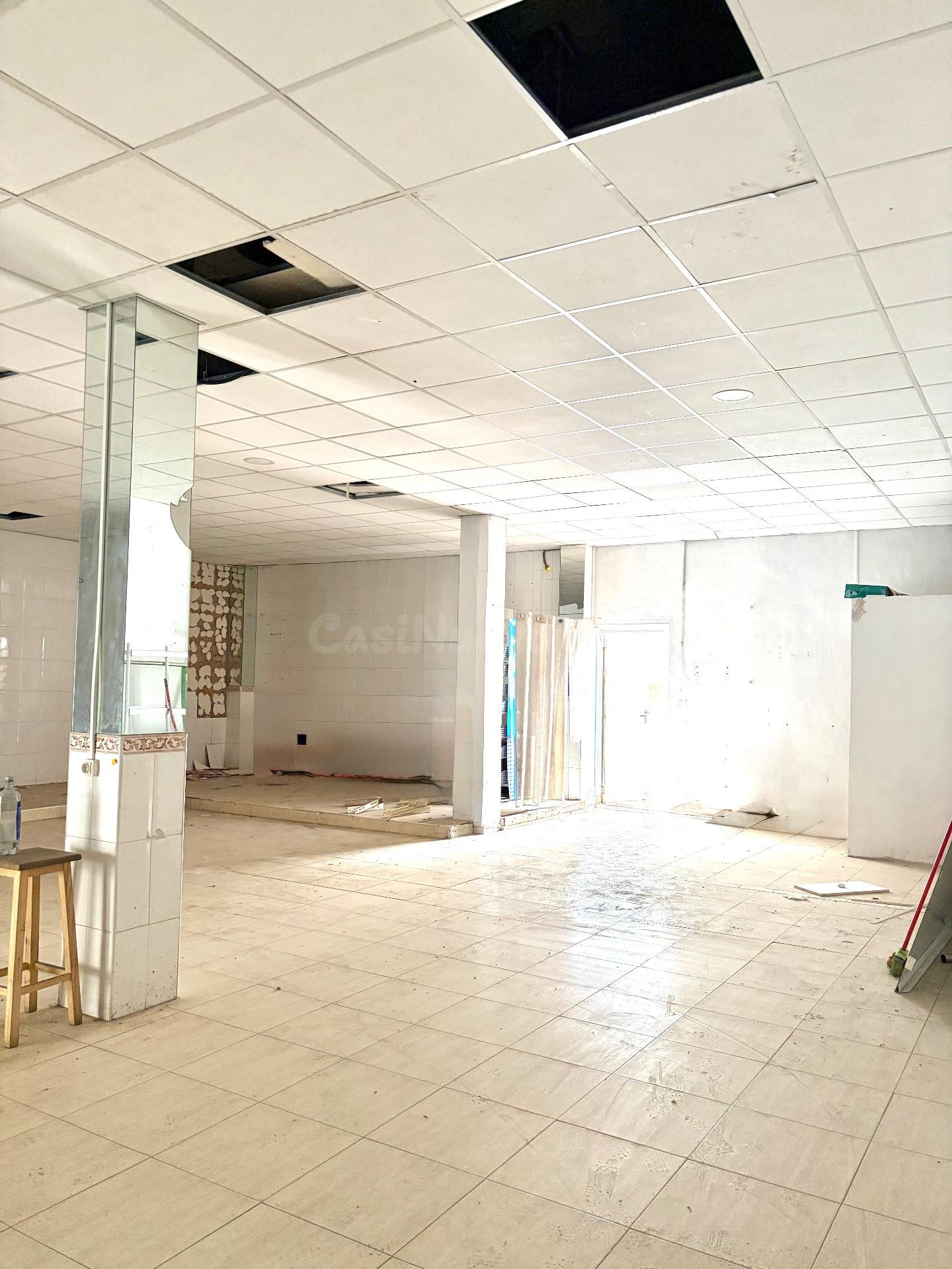 Amplio local comercial en Calle Mayor de Era Alta