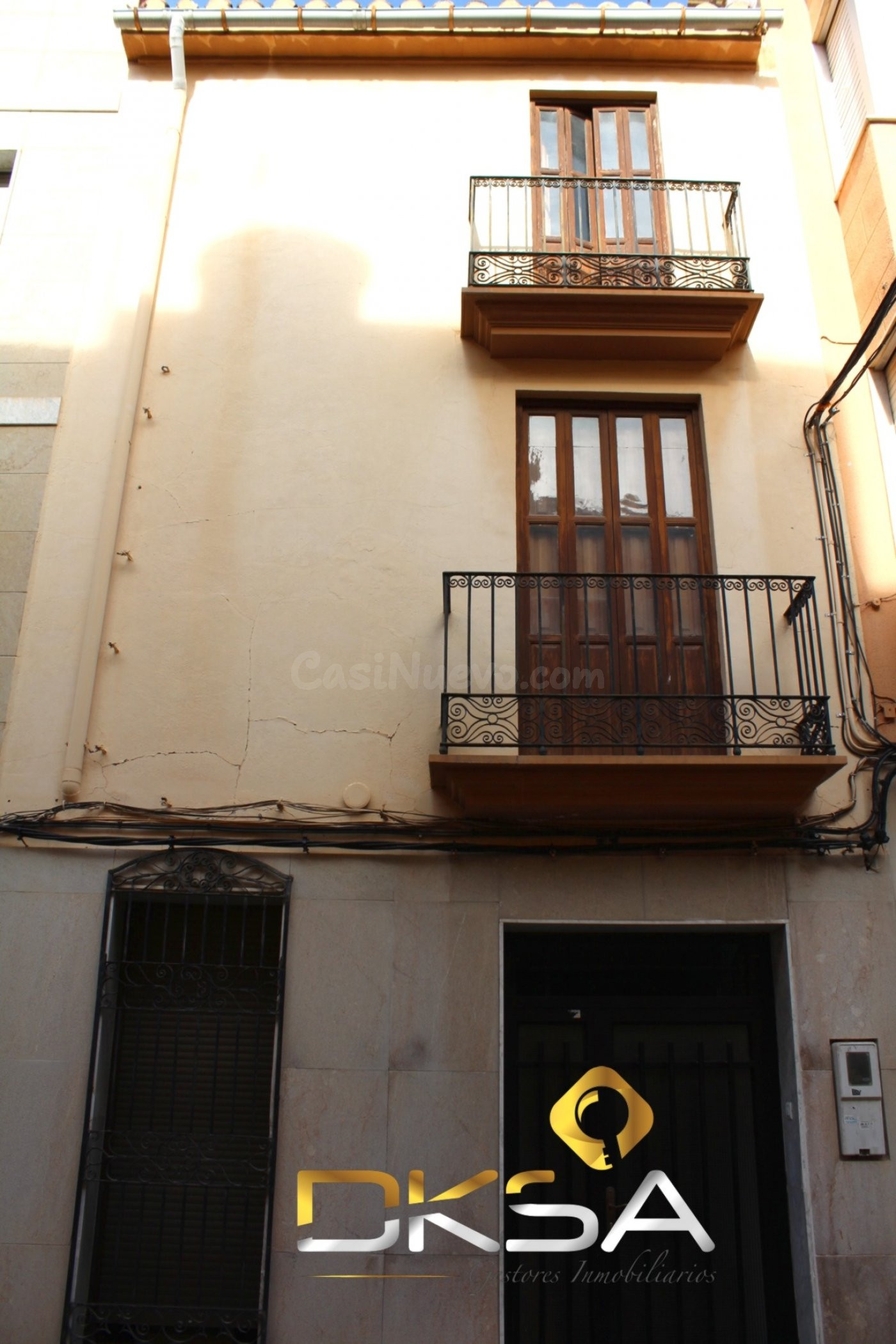 CASA CÉNTRICA Y AMPLIA, POSIBILIDAD DE 2 CASAS JUNTAS
