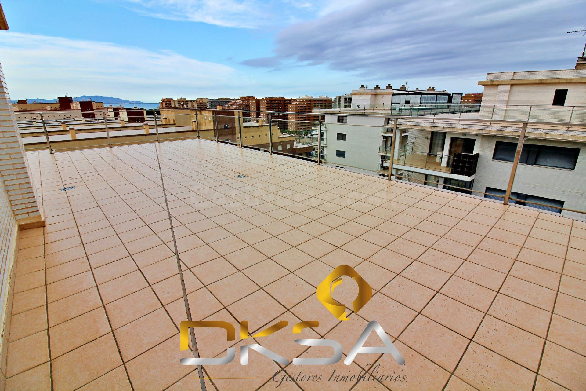 Impresionante ático dúplex en venta con vistas al mar y montaña, Oropesa