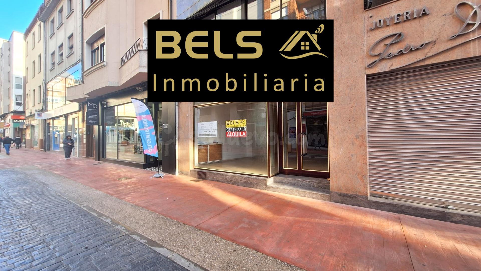 **ALQUILER LOCAL COMERCIAL EN EL CENTRO DE PONFERRADA - ZONA DE ALTO TRÁFICO PEATONAL**