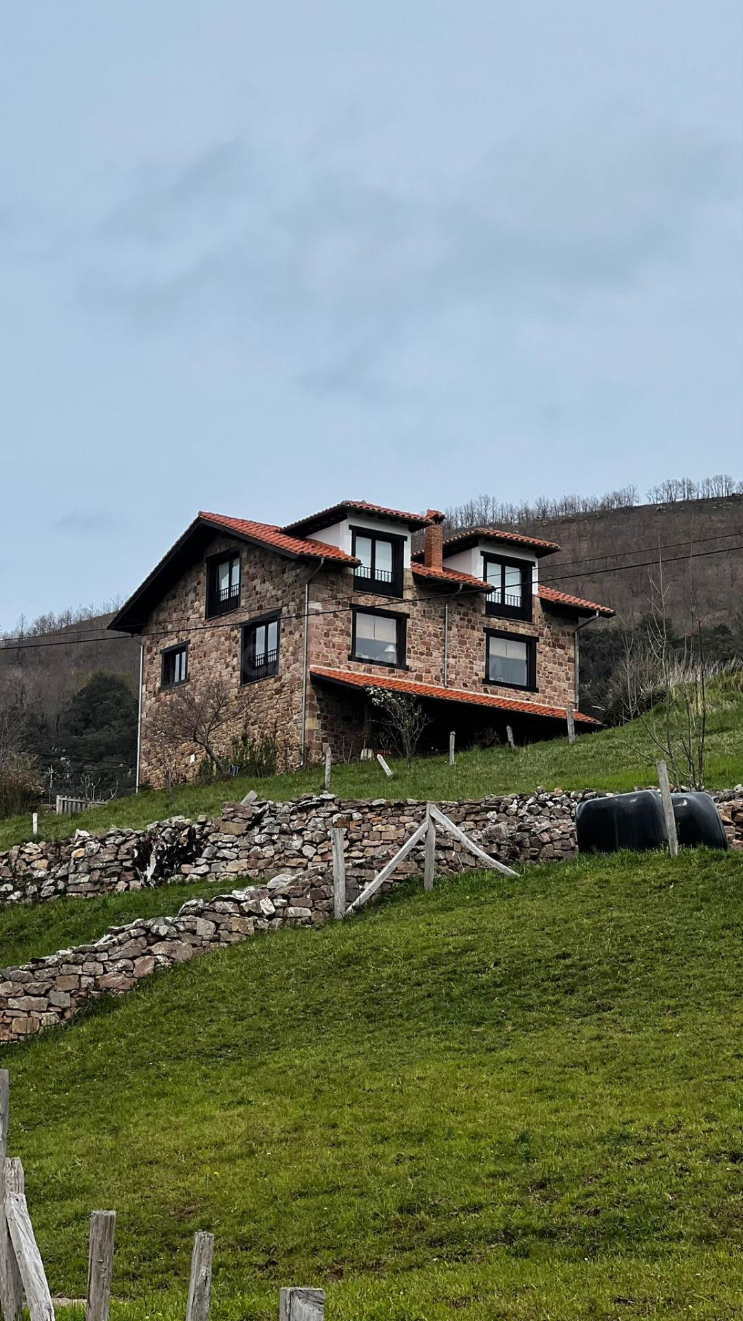 Casa de piedra en Piñeres, Cantabria