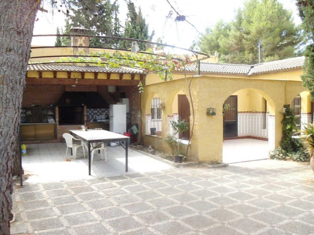 Casa con parcela a 10 km de Úbeda. - foto 2