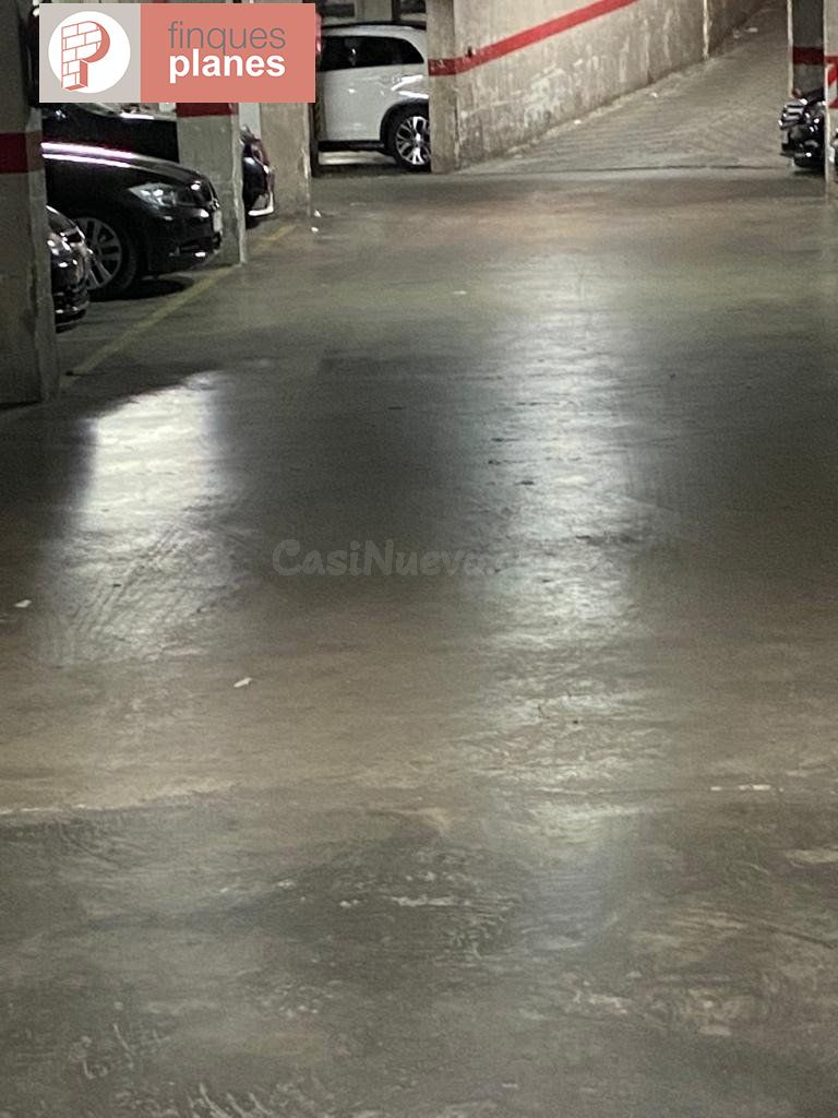PLAZA DE PARKING EN PIUS XII - CARREFOUR