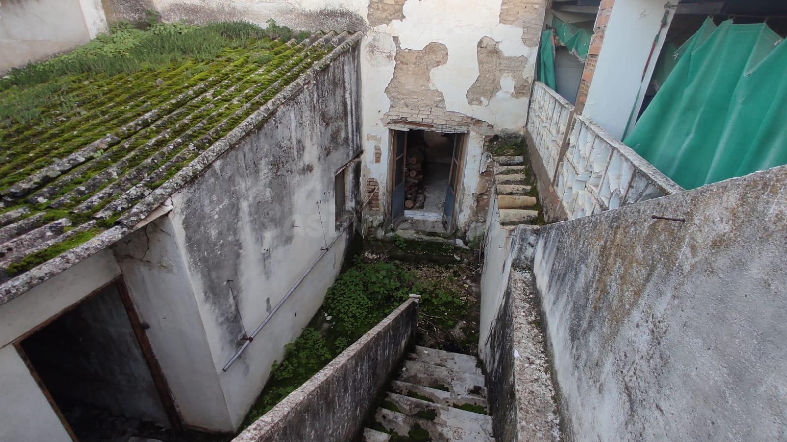 CASA PARA REFORMAR EN EL CARPIO!