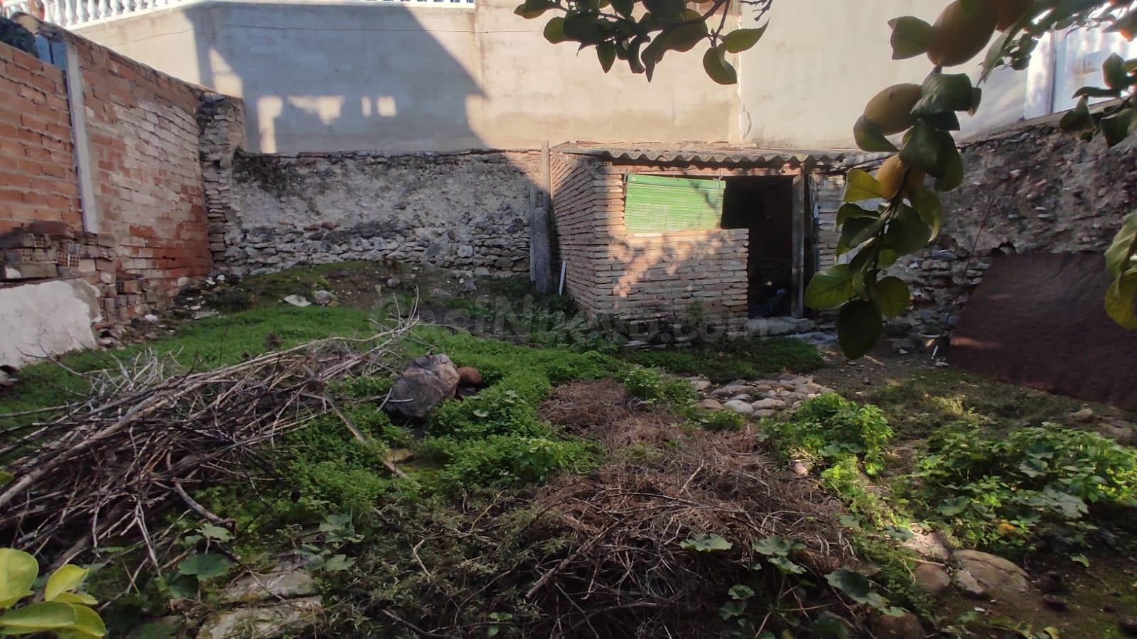 CASA DE PLANTA BAJA EN EL CARPIO PARA ADECUAR!