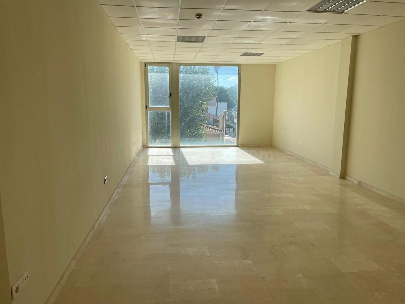 ESTUPENDA OPORTUNIDAD PARA MONTAR TU OFICINA