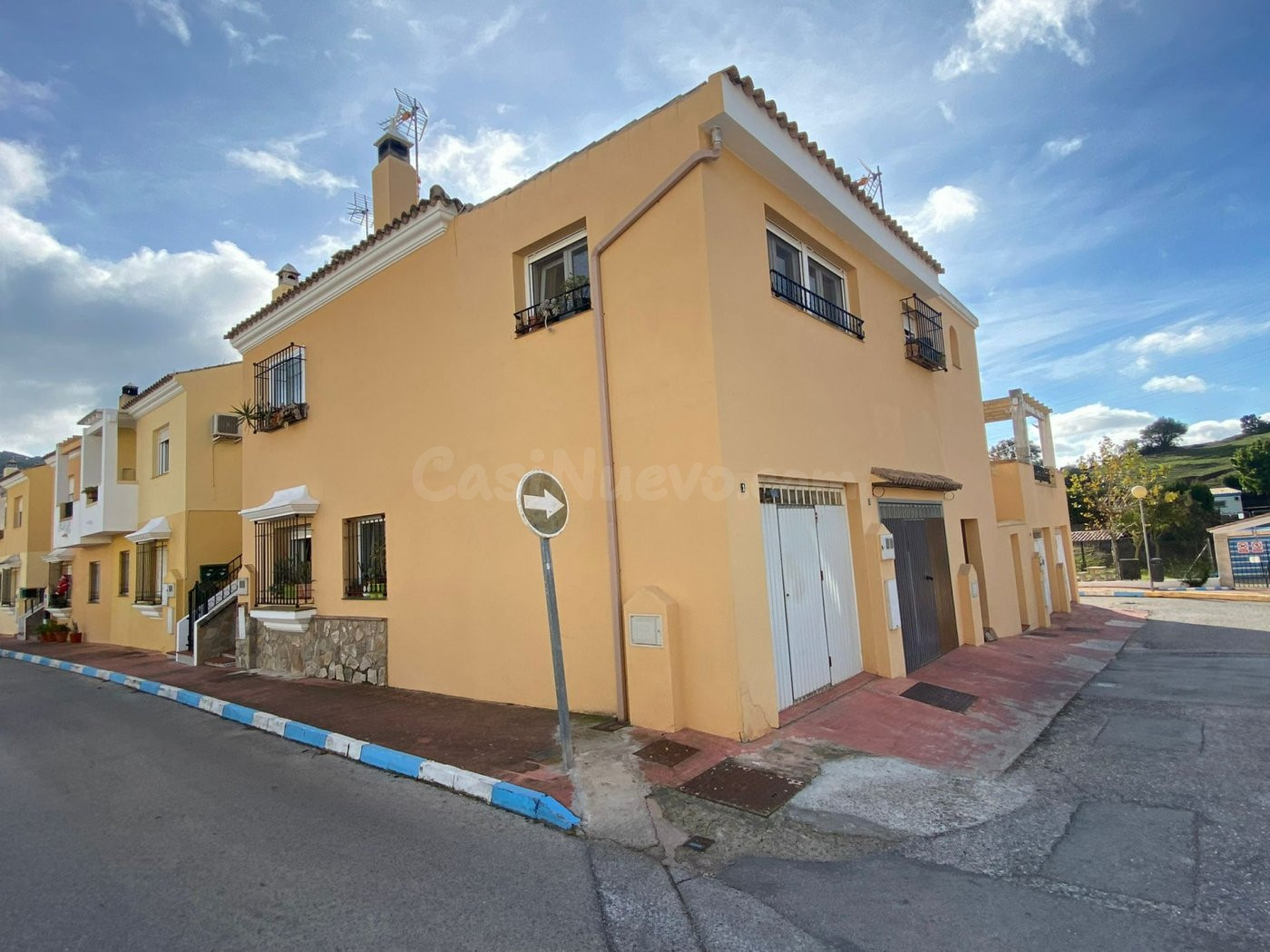 IMPRESIONANTE CASA EN URBANIZACIÓN EN ALCALÁ DE LOS GAZULES