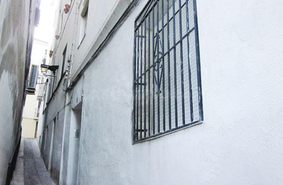 Bajo con 2 dormitorios y 1 baño.