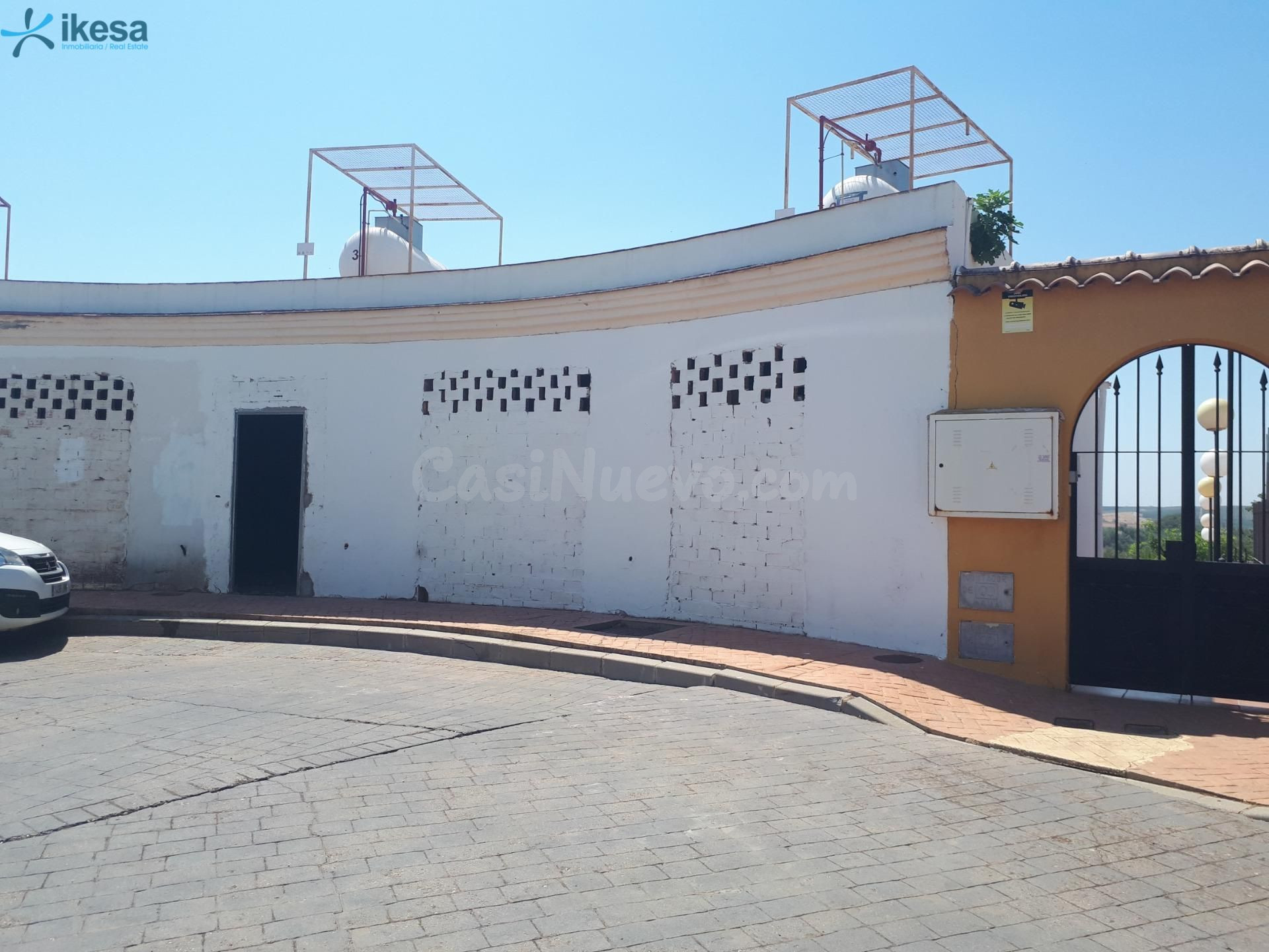 LOCAL COMERCIAL EN URBANIZACION EL MIRADOR !!!.