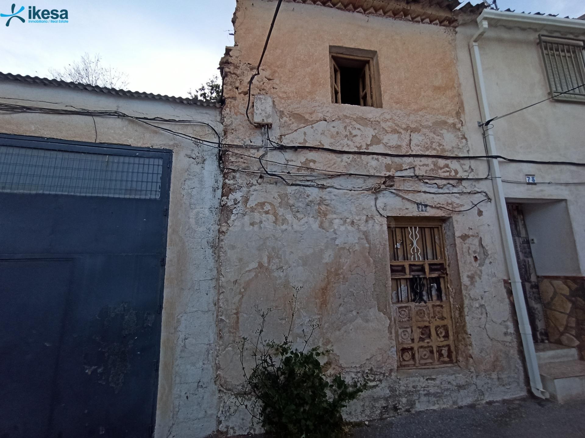 Casa a reformar de 4 habitaciones