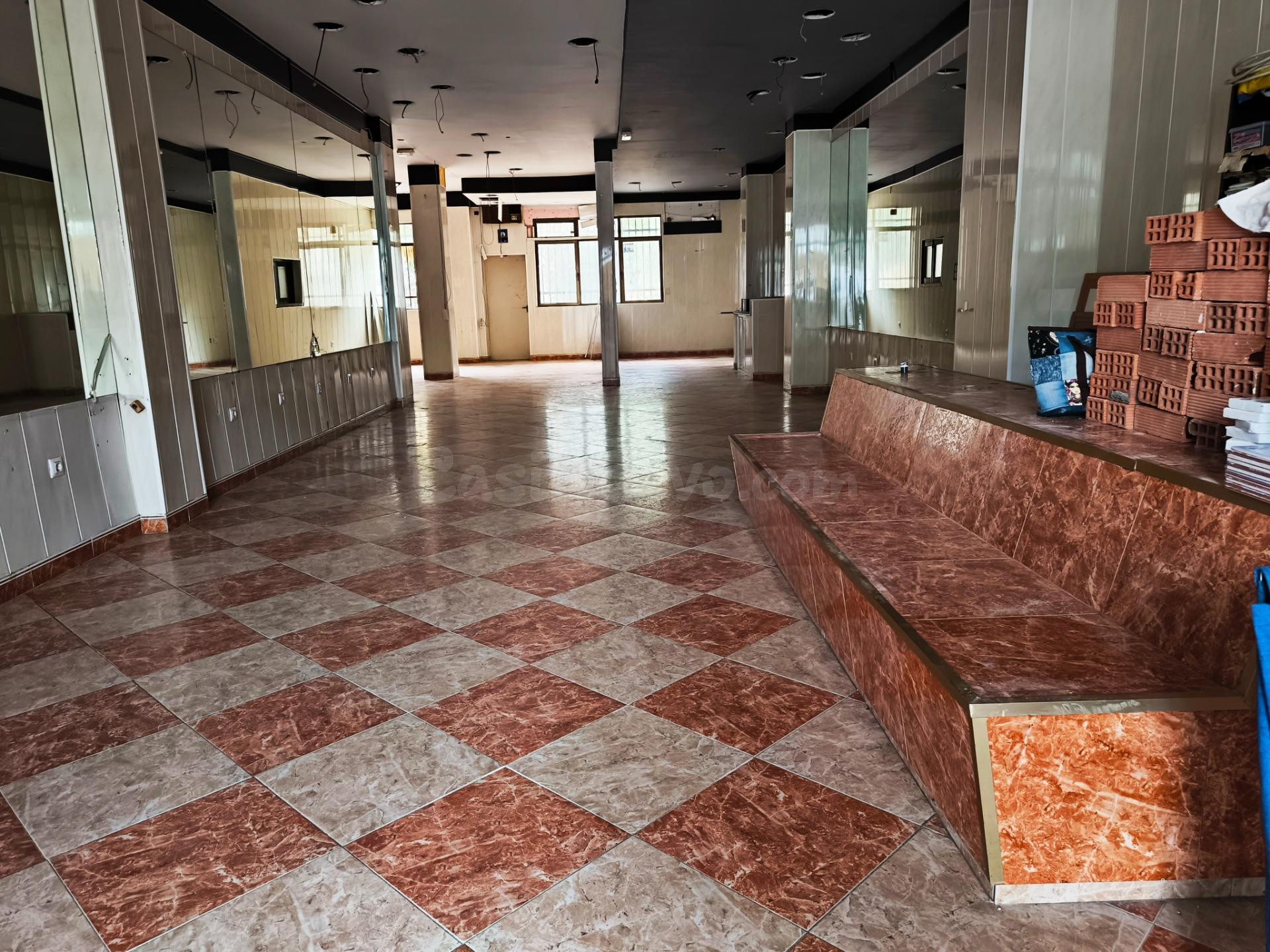 VENTA LOCAL COMERCIAL EN AVENIDA DE ANDALUCÍA (EL PUERTO DE 