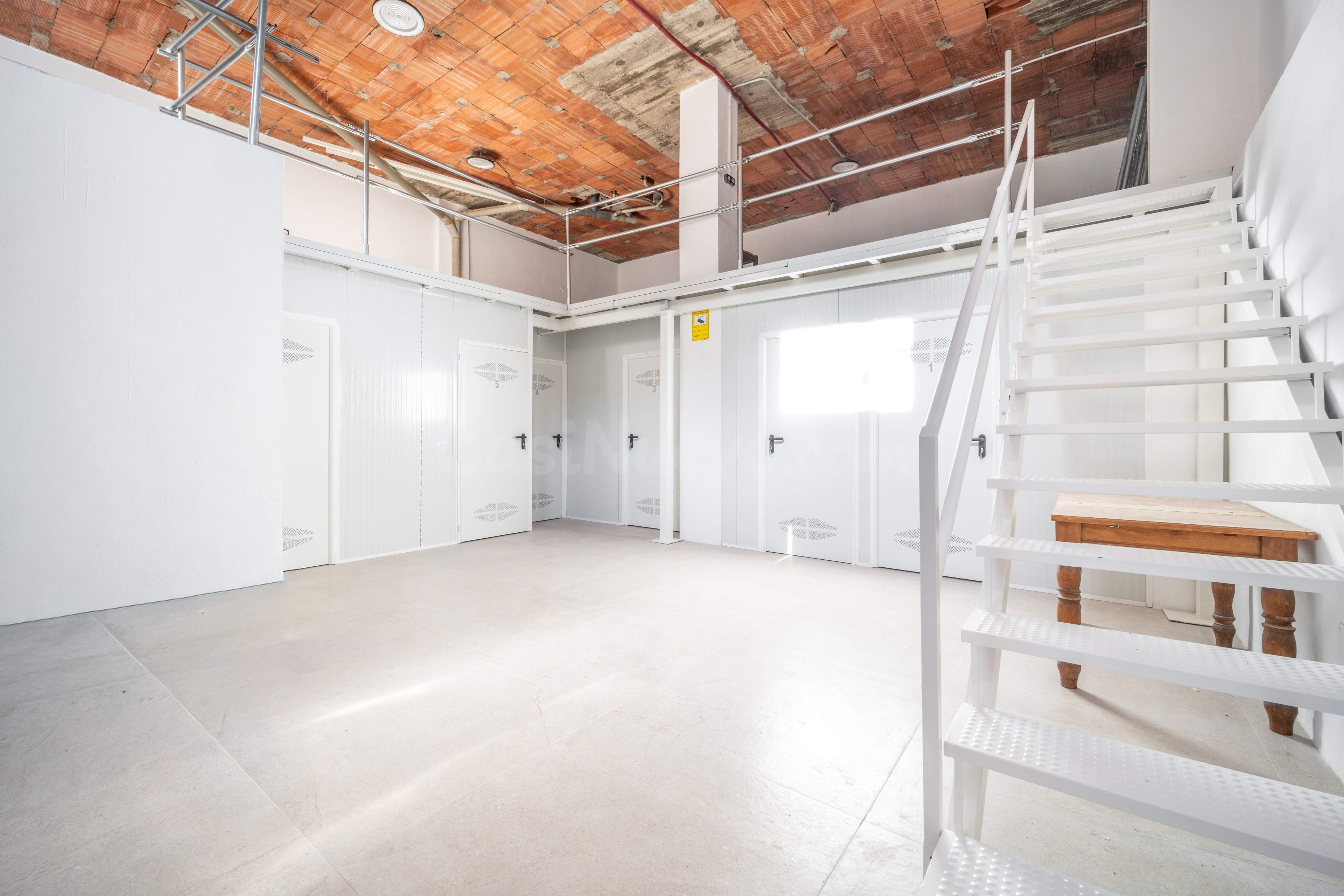 Local Comercial en el Casco Urbano de Estepona – Doble Altura y Gran Potencial