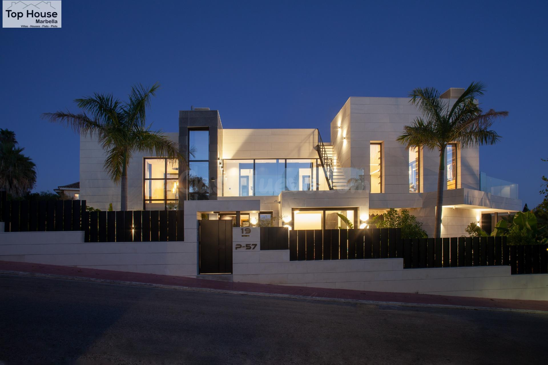 IMPRESIONANTE VILLA MODERNA EN PARCELAS DEL GOLF - MARBELLA - foto 3