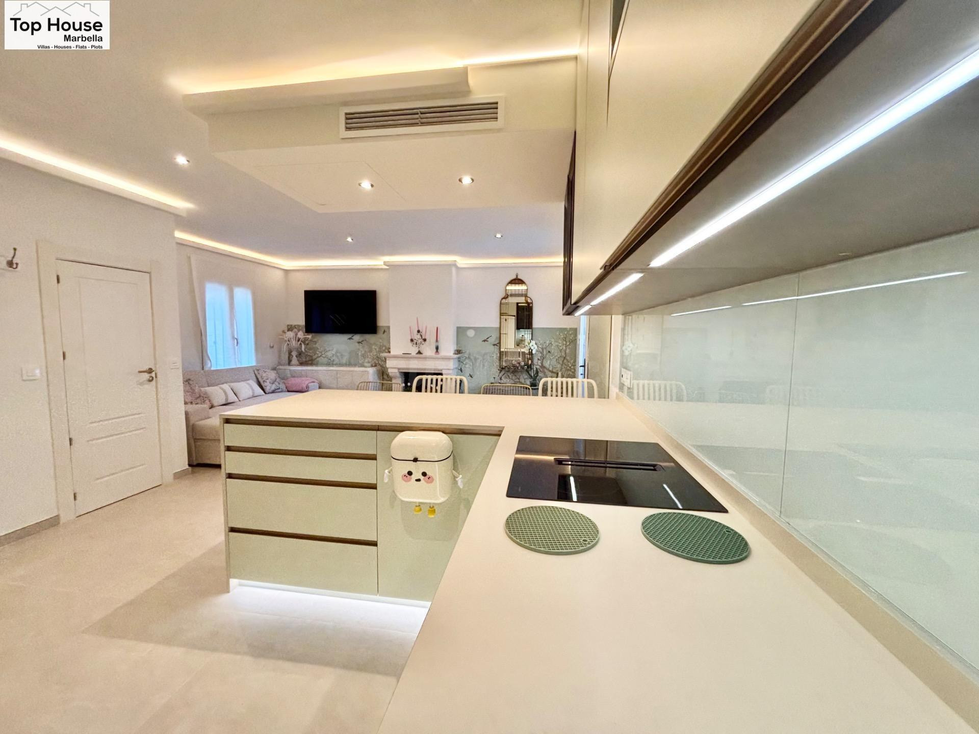 ESPECTACULAR ADOSADO RECIEN REFORMADO EN UNA URBANIZACIÓN MU - foto 5