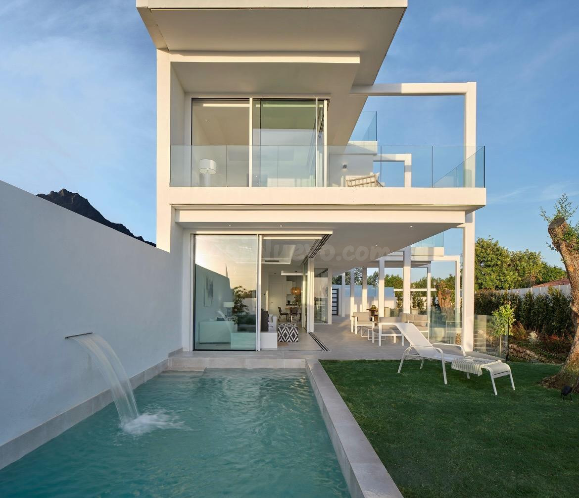 MAGNIFICAS VILLAS DE OBRA NUEVA CON VISTAS AL MAR EN VALDEOL
