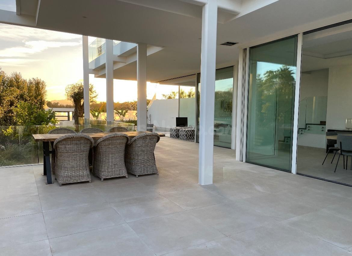 MAGNIFICAS VILLAS DE OBRA NUEVA CON VISTAS AL MAR EN VALDEOL - foto 4